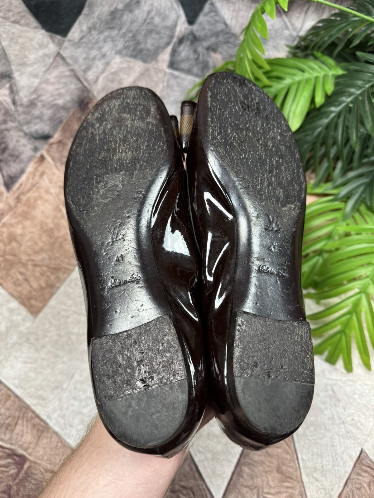 Louis Vuitton Louis Vuitton Brown Patent Leather ballet flats size 41 Size US 11 / IT 41 - 17 Thumbnail