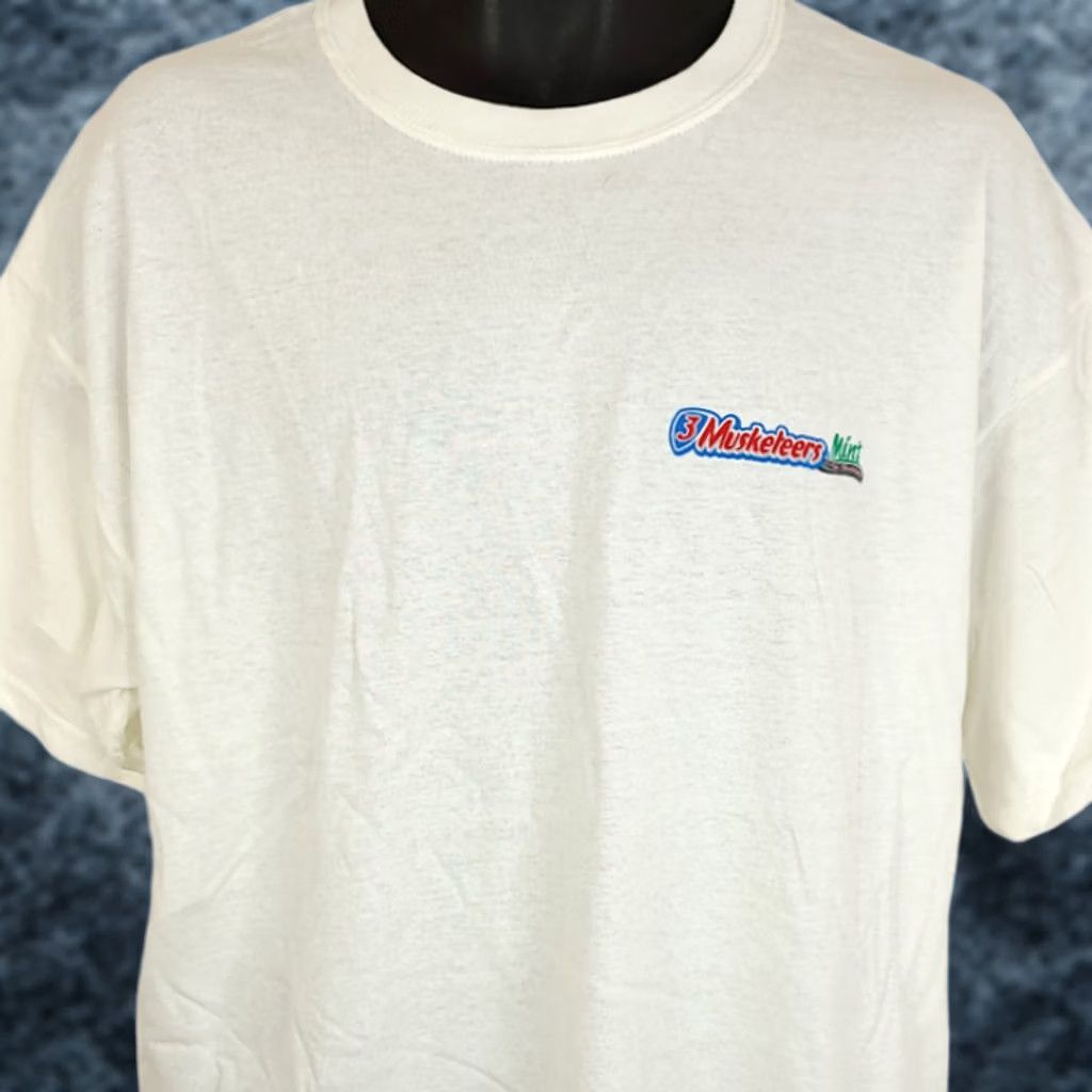 Gildan VINTAGE Gildan T-Shirt Mens XL 3 Musketeers Mint Dark Chocolate Candy Bar Short Sleeve Crew Neck White Size US XL / EU 56 / 4 - 1 Thumbnail