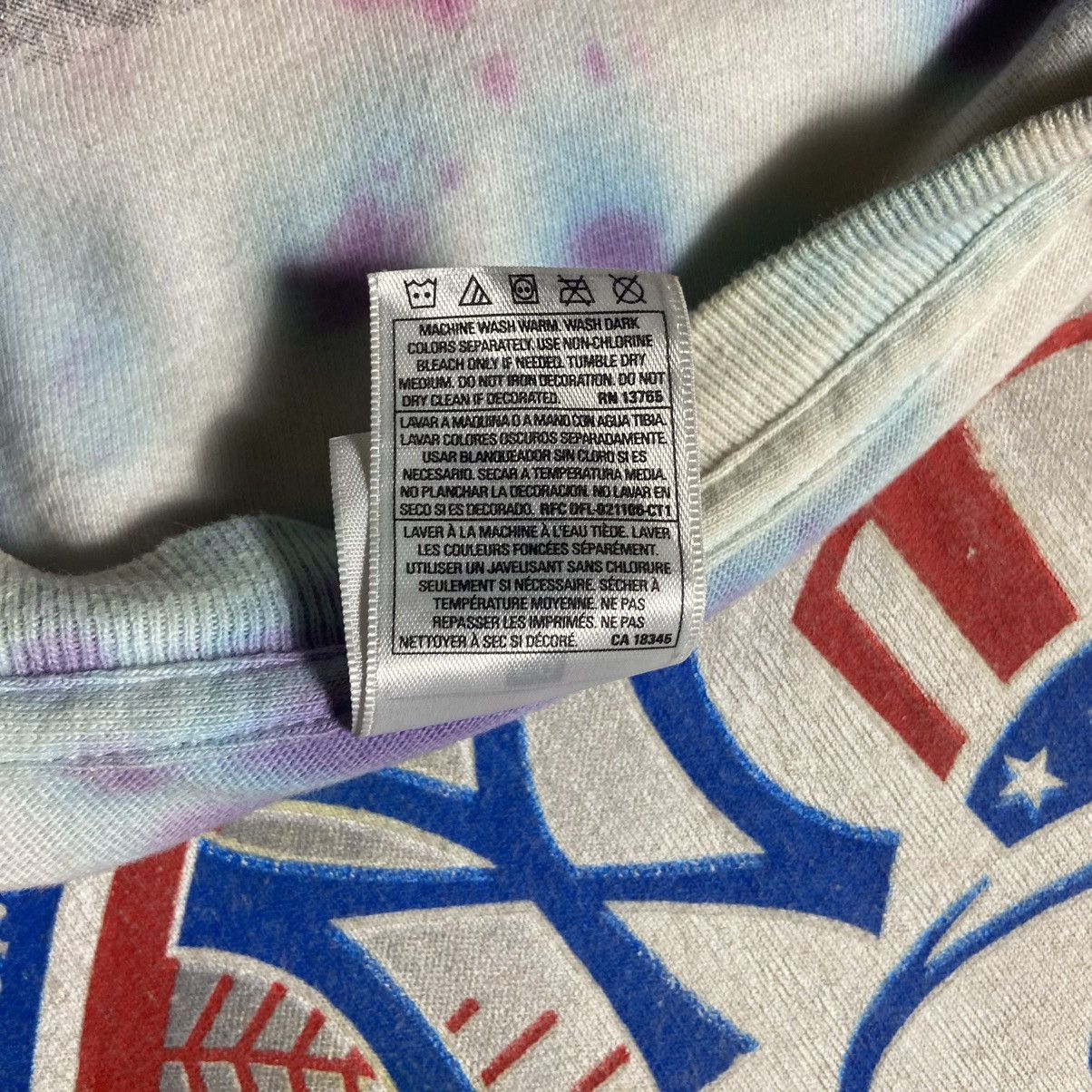 Vintage Vintage New York Yankees Champion MLB Tie Dyed T-Shirt Size US XL / EU 56 / 4 - 7 Thumbnail