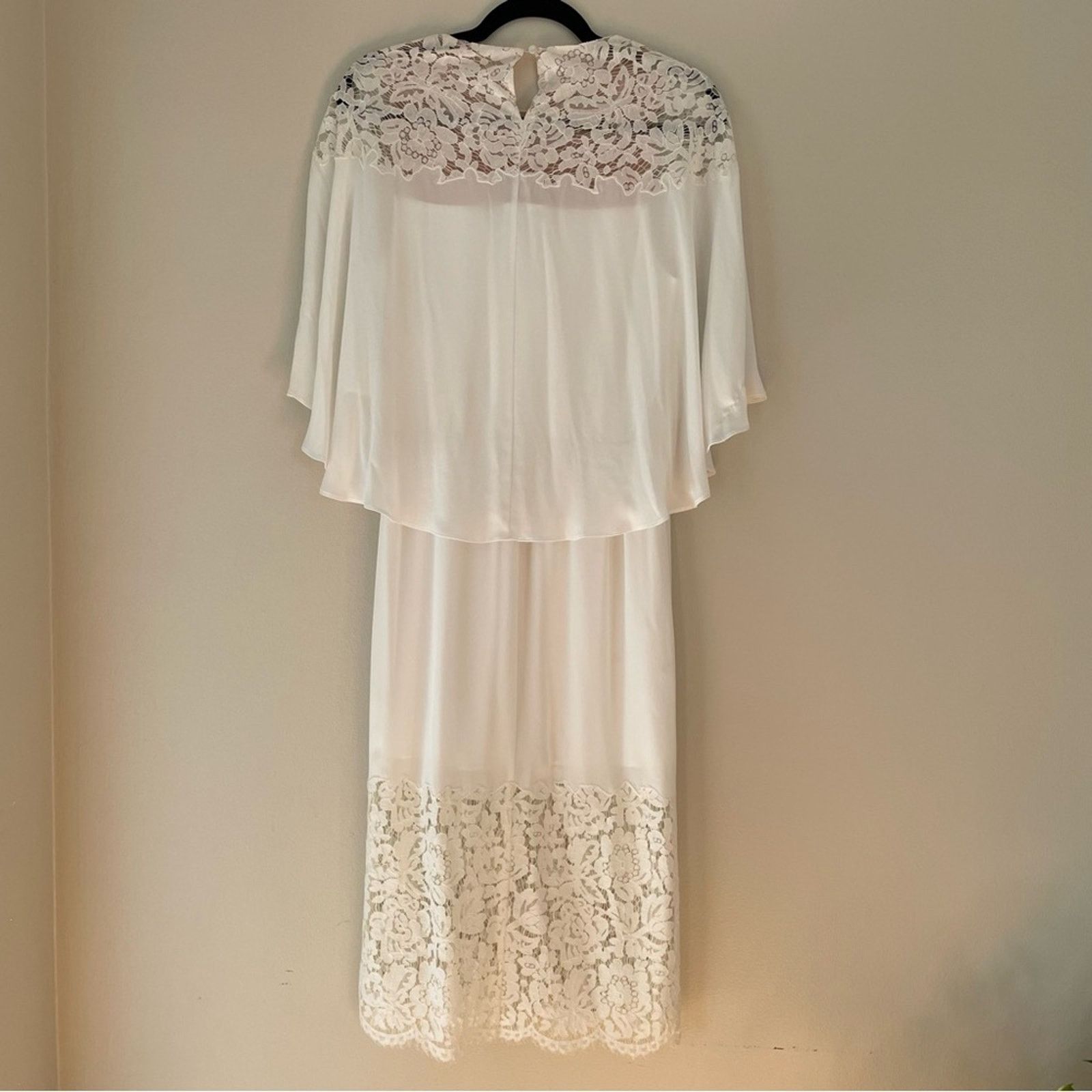 Bcbgmaxazria BCBGMaxAzria Lacie Lace Batwing Cape Midi Dress White XS Size XS / US 0-2 / IT 36-38 - 4 Thumbnail
