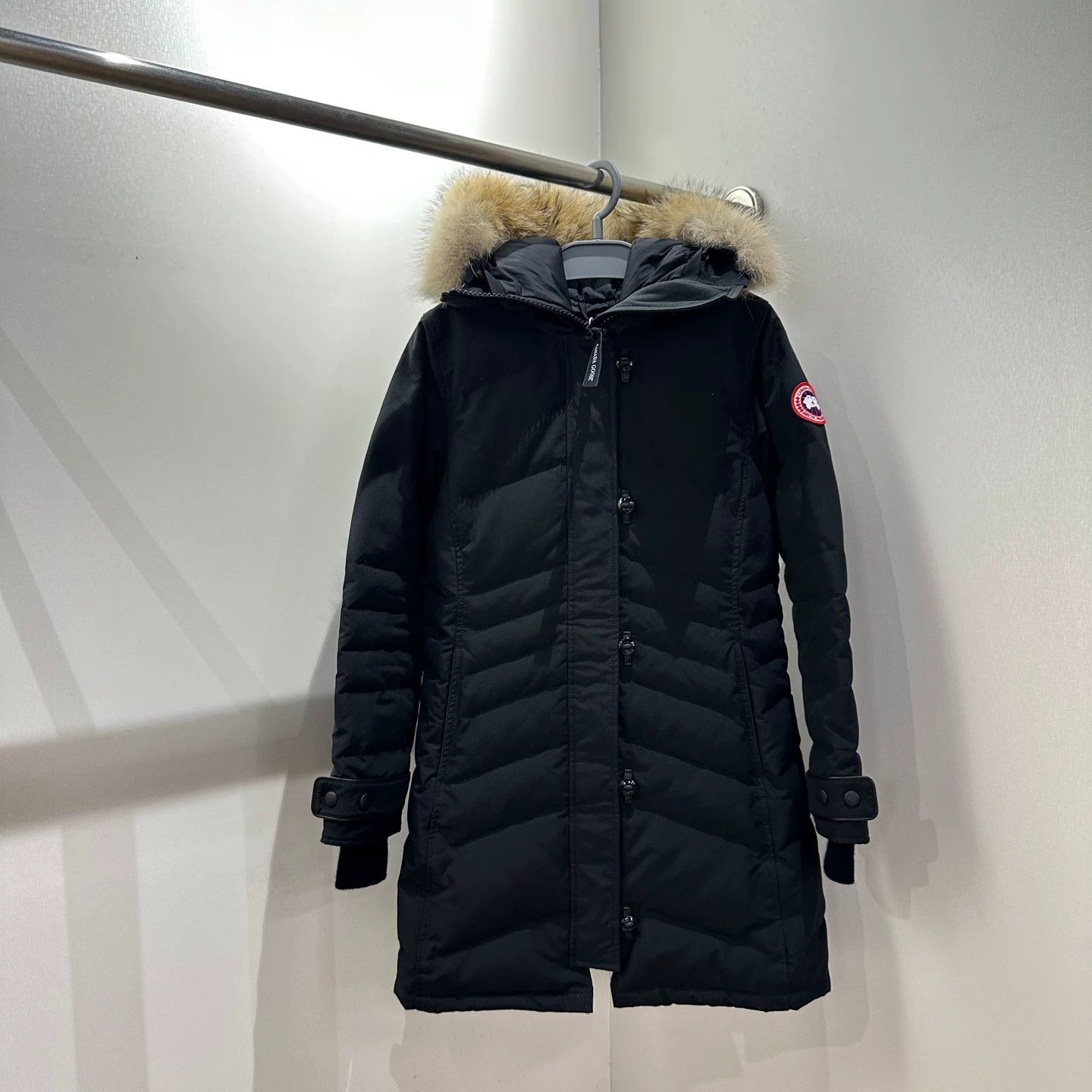 Canada Goose Canada Goose White Down Jacket S Women Size S / US 4 / IT 40 - 1 Thumbnail