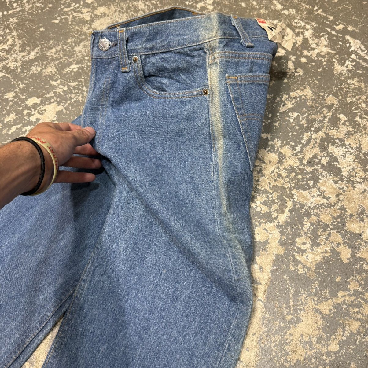 Levi's Vintage Levi’s 501 0113 Light Blue Denim Jeans USA NWT Size US 28 / EU 44 - 7 Thumbnail