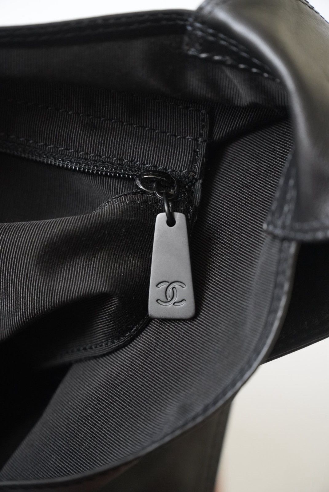 Chanel Chanel Black Leather Shoulder Bag Size ONE SIZE - 12 Thumbnail