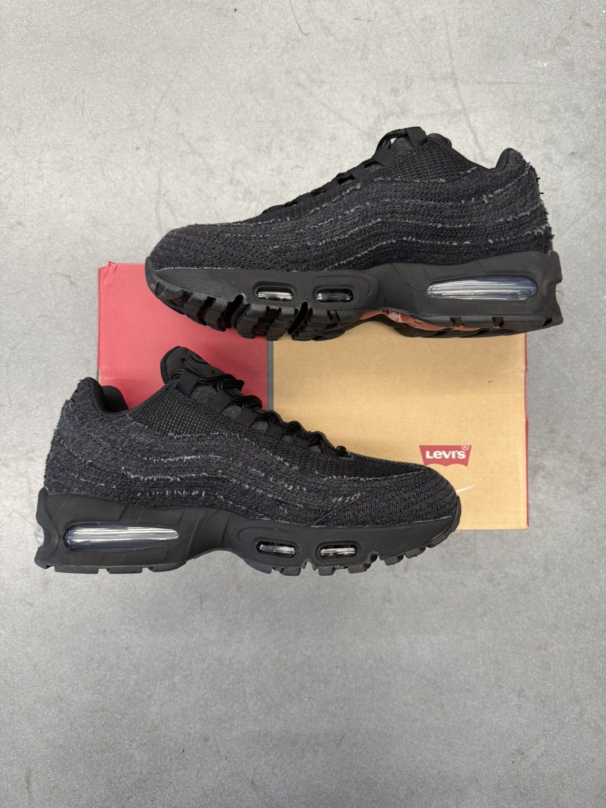 Levi's × Nike 2025 Nike Air Max 95 OG Levis Black Size US 8 / EU 41 - 2 Thumbnail