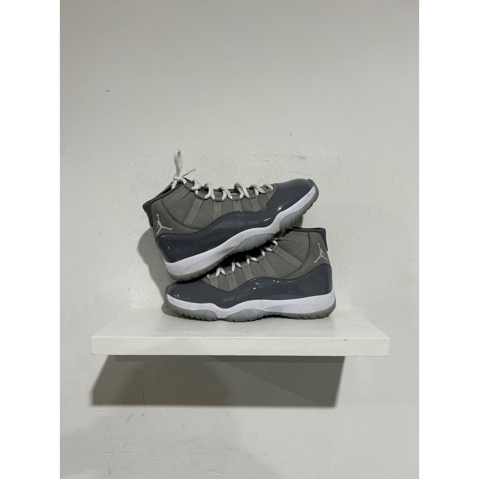 Nike JORDAN 11 RETRO COOL GREY 2021 SIZE 8 PREOWNED Size US 8 / EU 41 - 1 Thumbnail