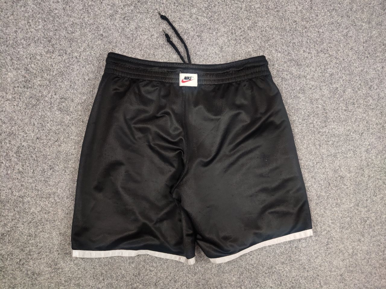 Nike 🔥 Vintage 90's Nike Swoosh reversible Silver Baggy Shorts Size US 34 / EU 50 - 13 Thumbnail