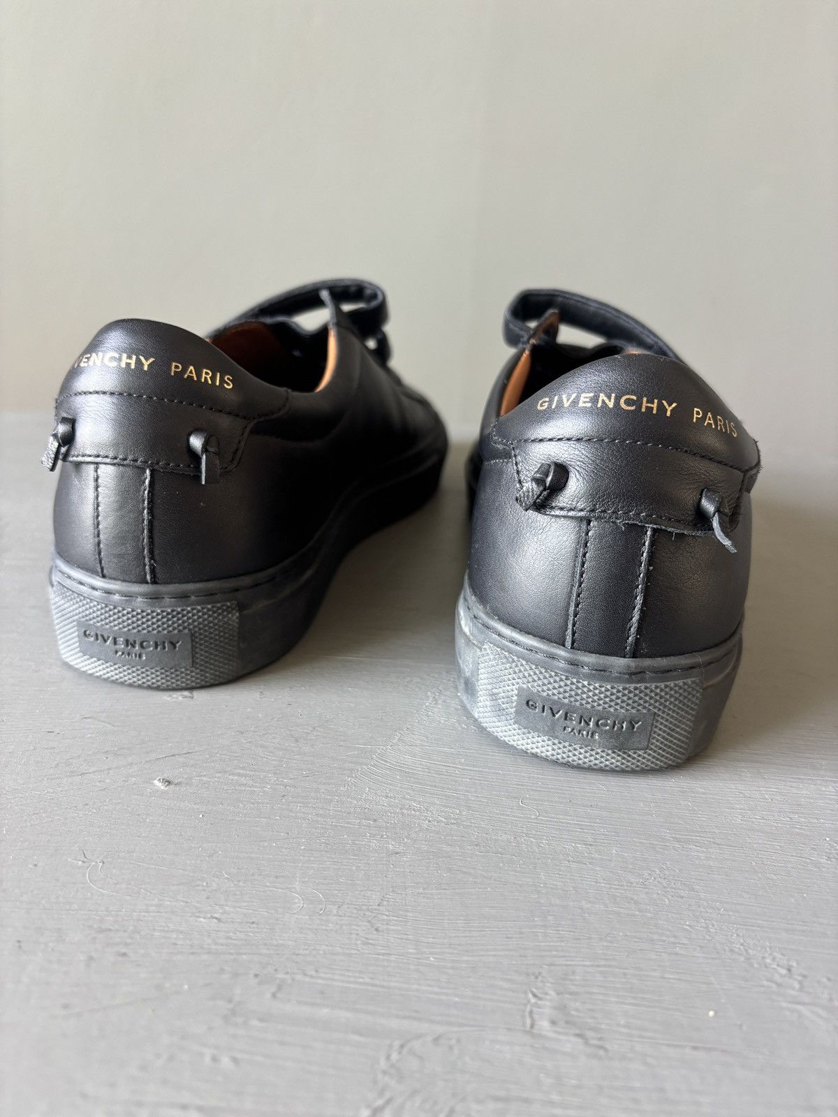 Givenchy Givenchy Urban Street Velcro Sneakers Mens Black (EU 39/US 6) Size US 6 / EU 39 - 10 Thumbnail