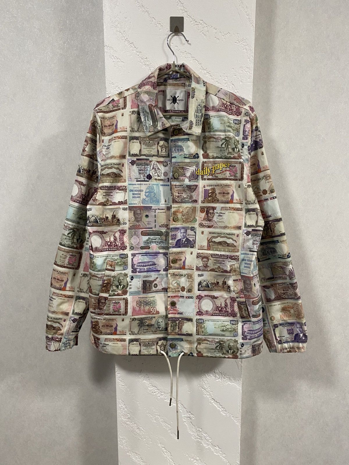 Daily Paper Daily Paper Money Print Jacket Size: S Size US S / EU 44-46 / 1 - 1 Thumbnail