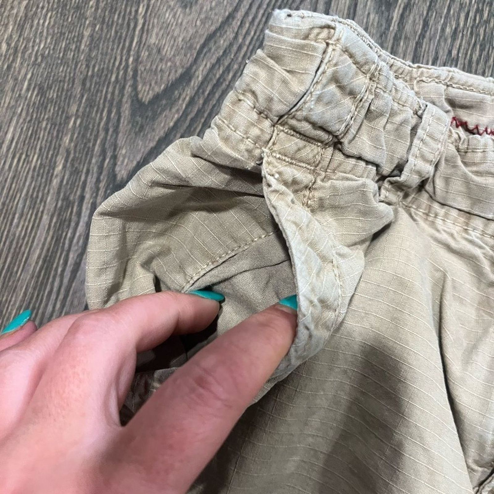 American Eagle Outfitters American Eagle Lived-In Cargo Shorts Mid Rise Khaki Size 28 Size US 28 / EU 44 - 4 Thumbnail