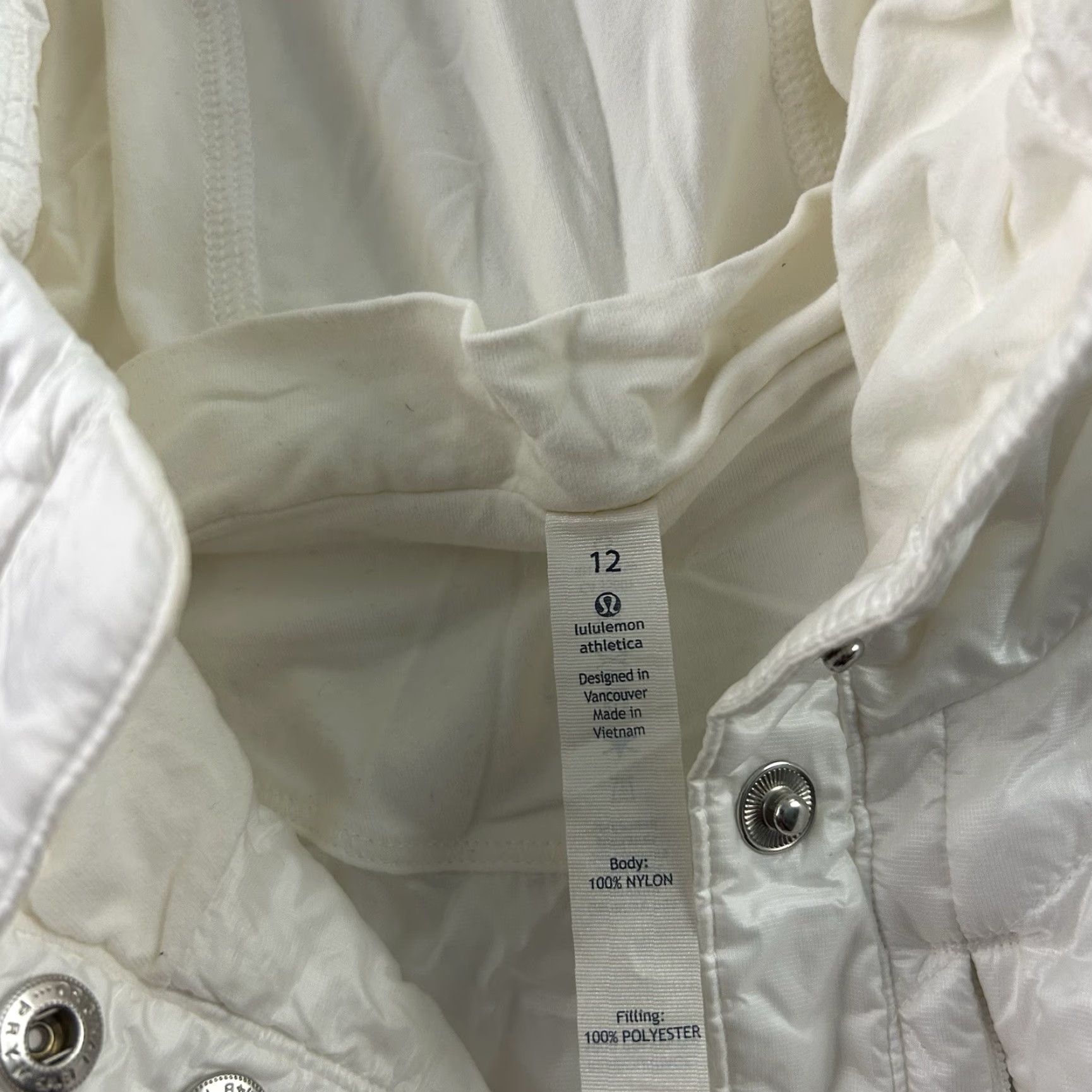 Lululemon Lululemon Snap Button Lightweight Puffer Vest Crop Women's 12 Pearl White Vest Women's 12 White Puffer Lightweight Snap Button Crop Pearl White Size XL / US 12-14 / IT 48-50 - 4 Thumbnail