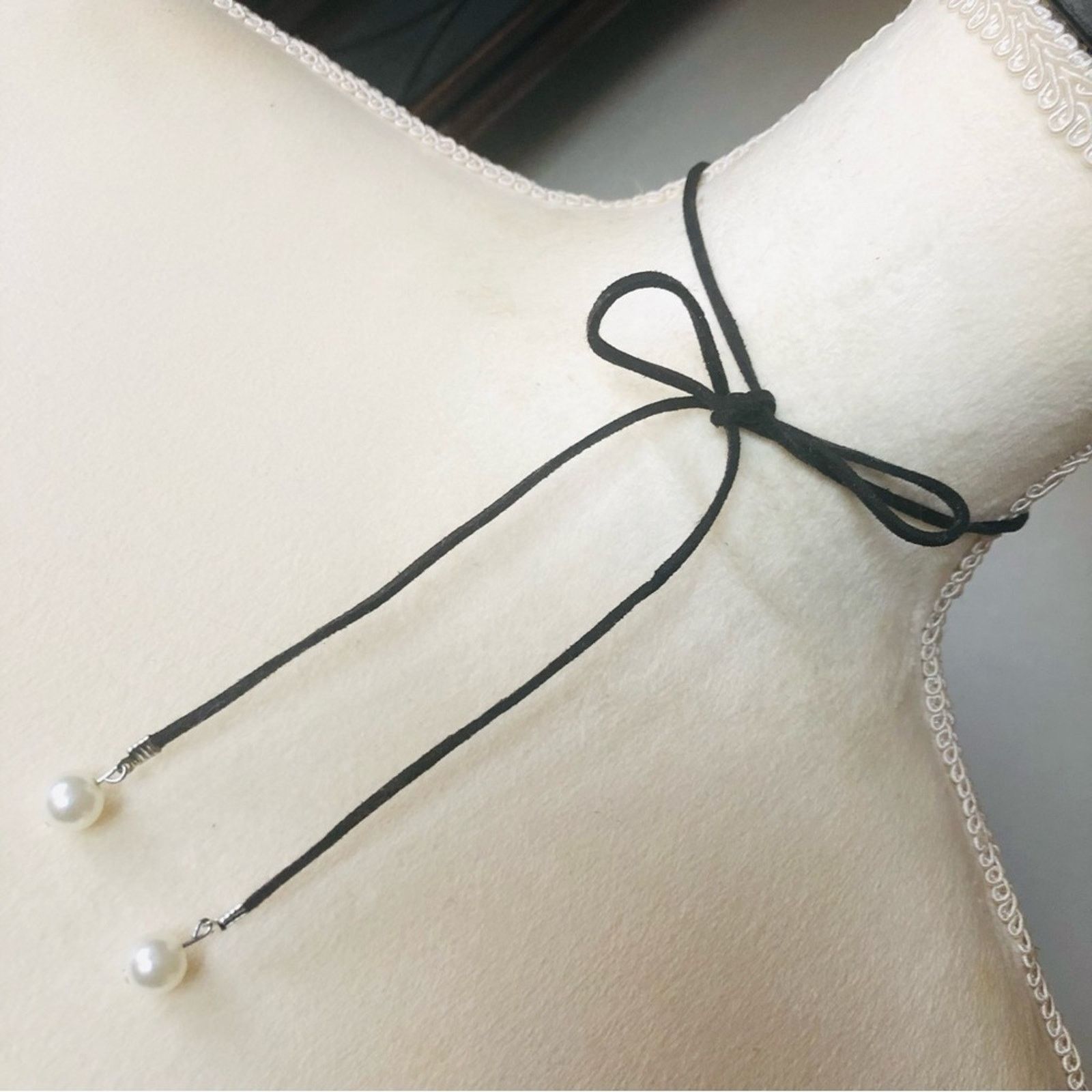 Jewelry Elegant Black Suede Cord Faux Pearl Accent Choker Necklace, Women's