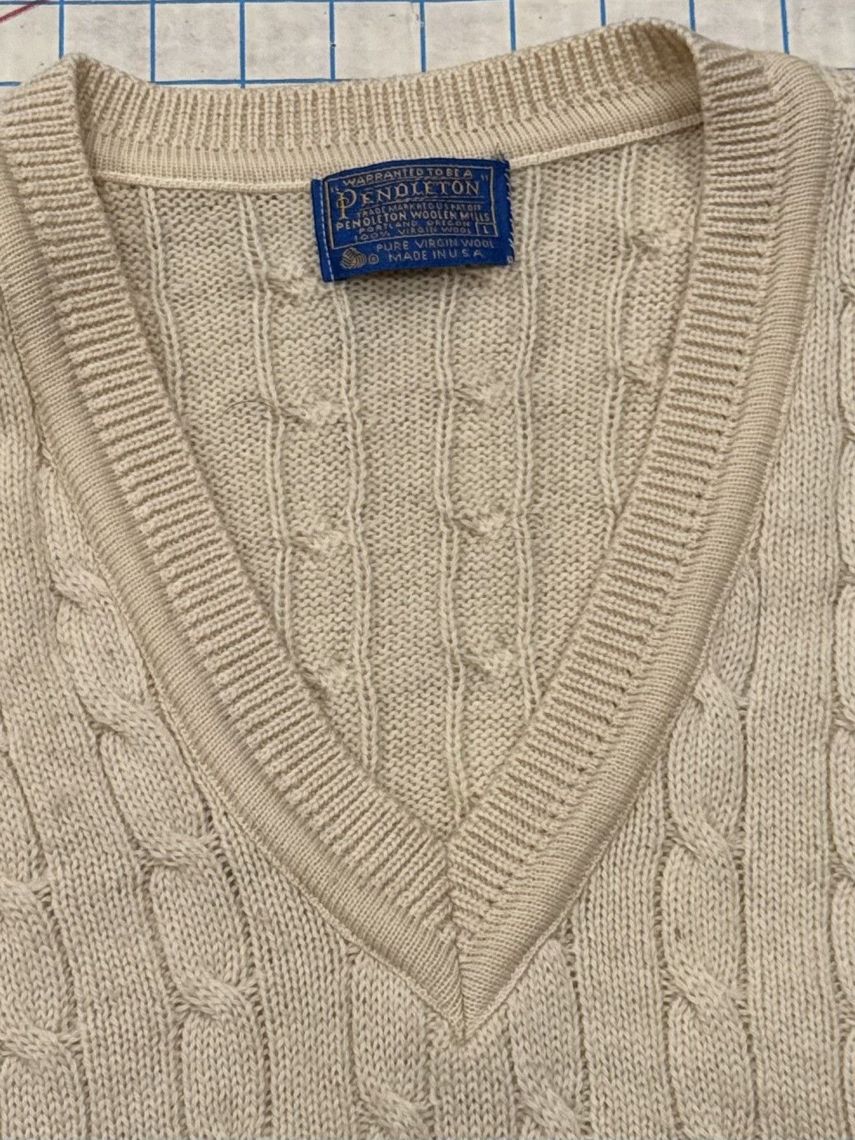 Pendleton Vintage Pendleton Cream Cable Knit V Neck Sweater Mens Large Size US L / EU 52-54 / 3 - 6 Thumbnail
