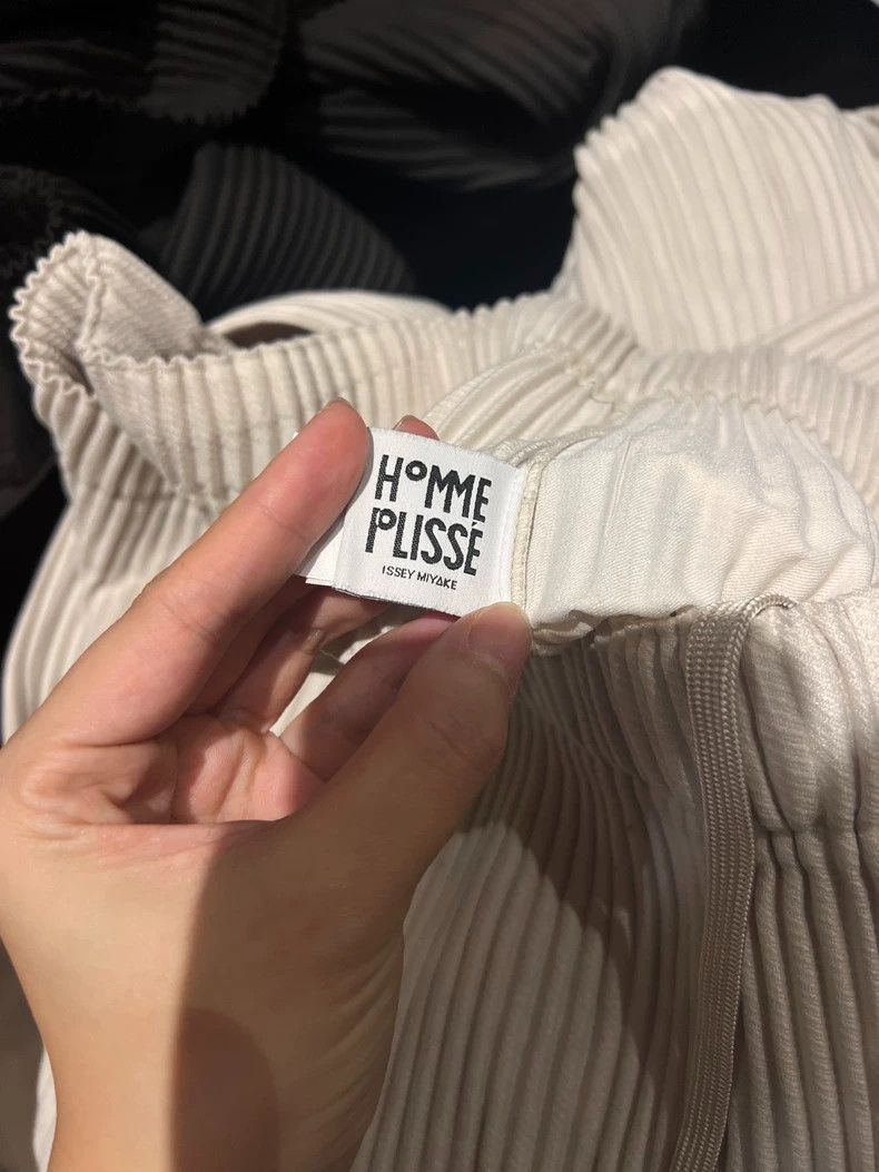 Issey Miyake Issey Miyake Beige trousers Size 25" / US 0 / IT 36 - 2 Thumbnail