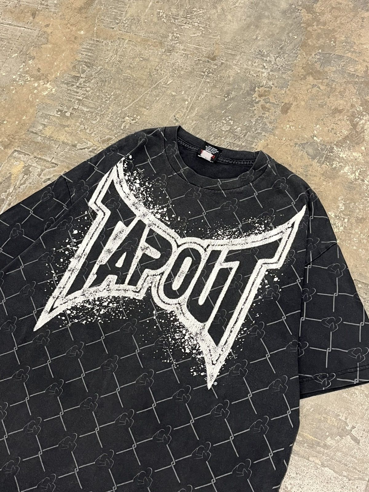 Tapout × Vintage Tapout y2k grunge emo goth hype rare skater opium Size US L / EU 52-54 / 3 - 6 Thumbnail