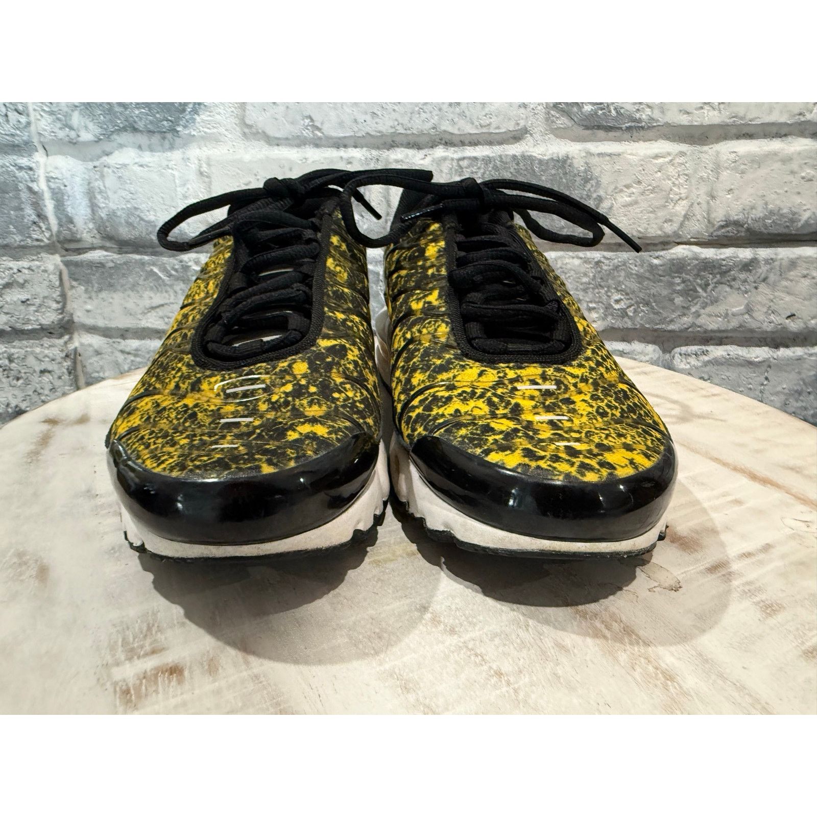 Nike Nike Air Max Plus Yellow Snakeskin Size 7.5w CT1555-001 Size US 7.5 / IT 37.5 - 3 Thumbnail