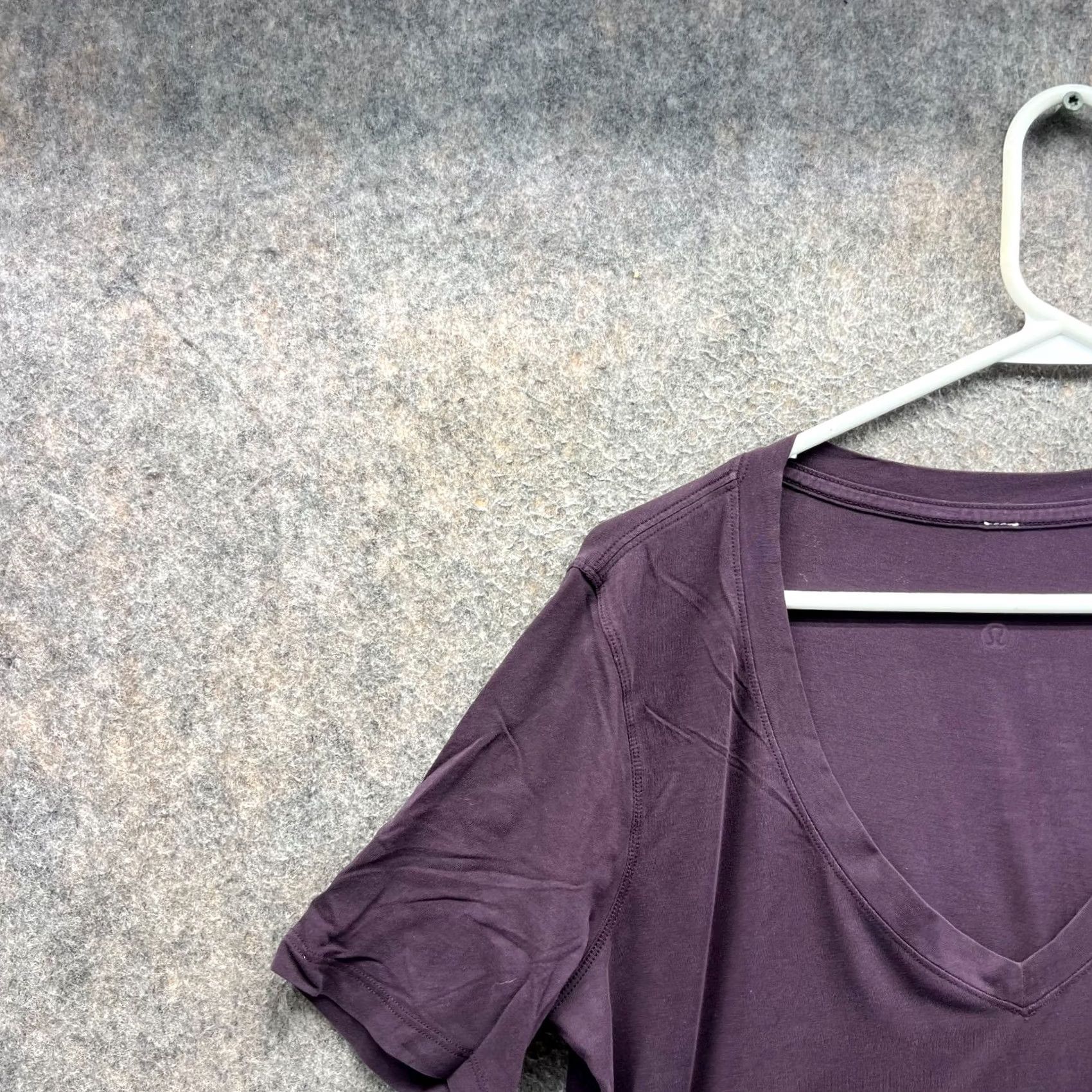 Lululemon Lululemon Shirt Womens 8 Purple Deep V Tee Short Sleeve Cotton Stretch T-Shirt Activewear Womens 8 Purple Vintage? No Size M / US 6-8 / IT 42-44 - 6 Thumbnail