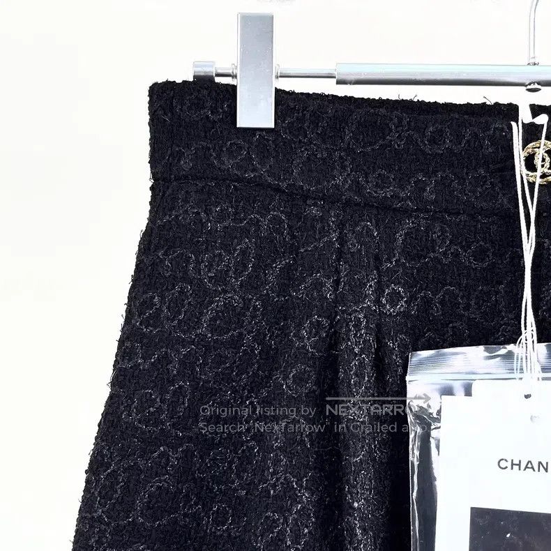 Chanel Chanel 23B black letter dark pattern wool shorts Size 24" / US 00 / IT 34 - 3 Thumbnail