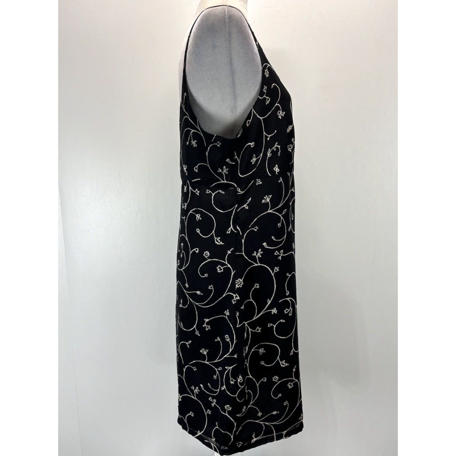 Old Navy Vintage Old Navy Y2K Dress Sz 12 Black Slip Mini Sleeveless Grunge Milkmaid Bust Victorian? Size XL / US 12-14 / IT 48-50 - 4 Thumbnail