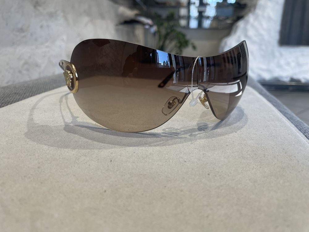 Versace Versace Shield Mask Vintage Sunglasses Size ONE SIZE - 1 Thumbnail