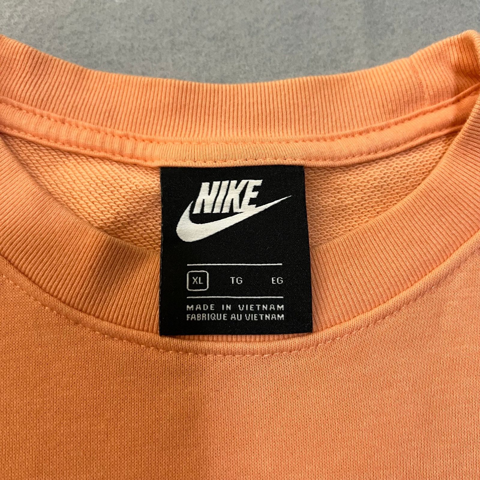Nike Nike Crewneck Sweatshirt Womens XL Orange Center Logo Swoosh Size XL / US 12-14 / IT 48-50 - 3 Thumbnail