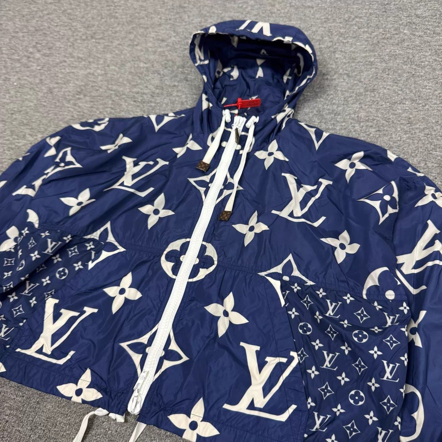 Louis Vuitton LV Women's Oversized Monogram All Over Print Shell Jacket 36 Size XS / US 0-2 / IT 36-38 - 4 Thumbnail
