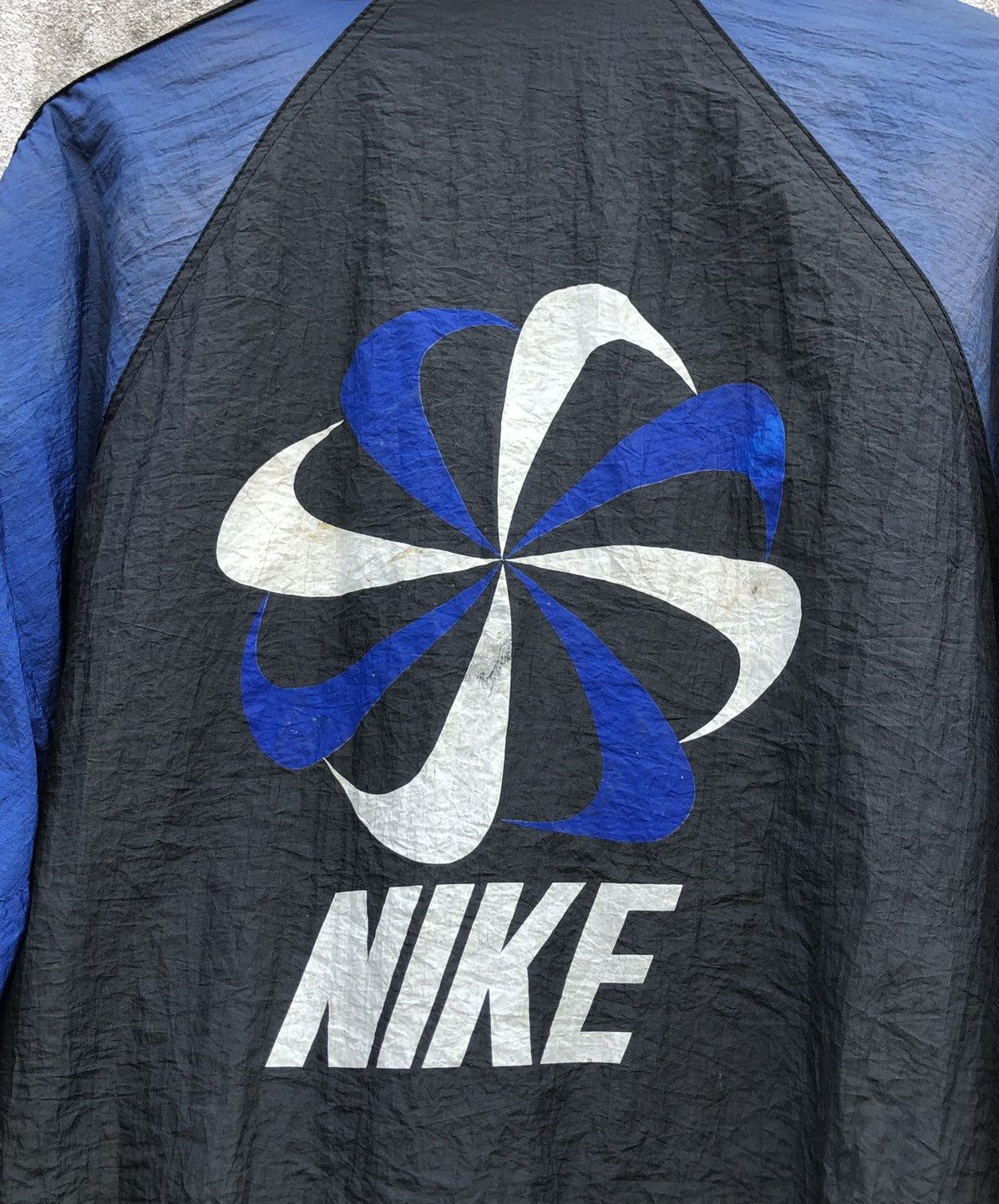 Vintage Vintage 80-90s Nike Pinwheel Big Logo Windbreaker Jacket Size US XL / EU 56 / 4 - 3 Thumbnail