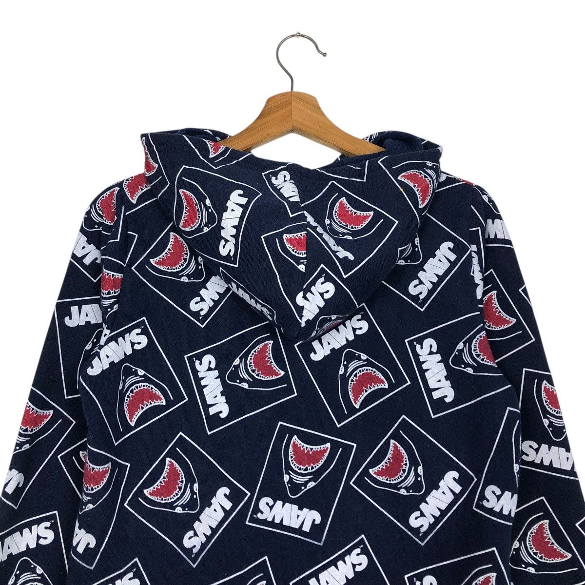 Japanese Brand 🔥VINTAGE HOODIE PULL OVER JAWS MOVIE FULL PRINT RARE DESIGN Size US M / EU 48-50 / 2 - 11 Thumbnail
