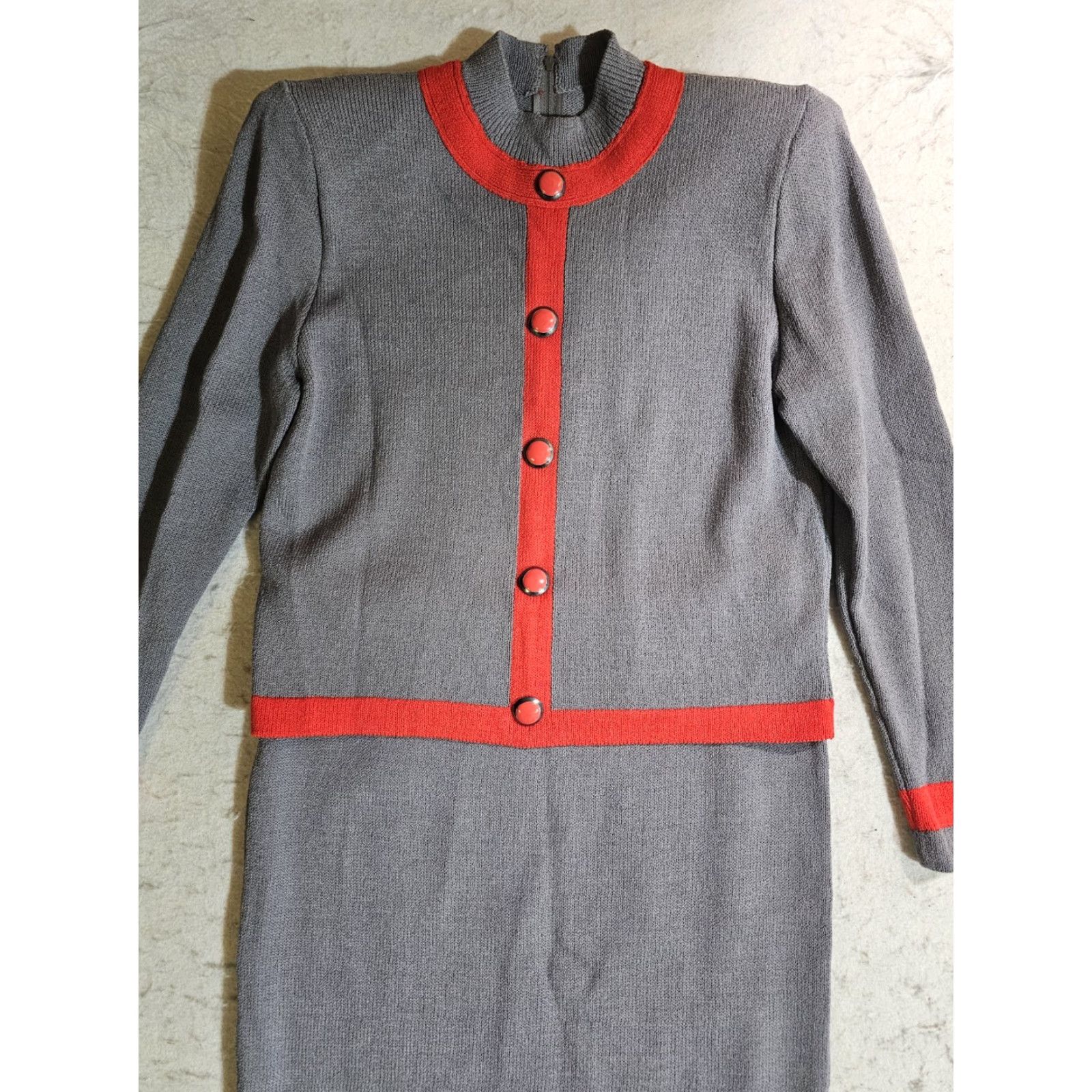 St. John VINTAGE St John Collection by Marie Gray Knitted Grey & Orange Trimmed Suit Sz 4 Top & Bottom Set / 2 Piece / Wool Blend / Regular Fit / Women Size S / US 4 / IT 40 - 2 Thumbnail