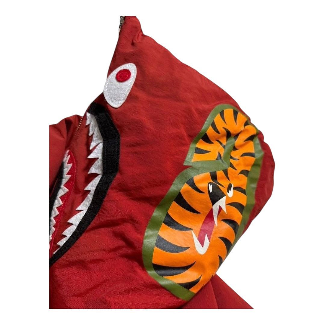 Bape BAPE Shark Puffer Down Jacket Red camo Size US L / EU 52-54 / 3 - 4 Thumbnail