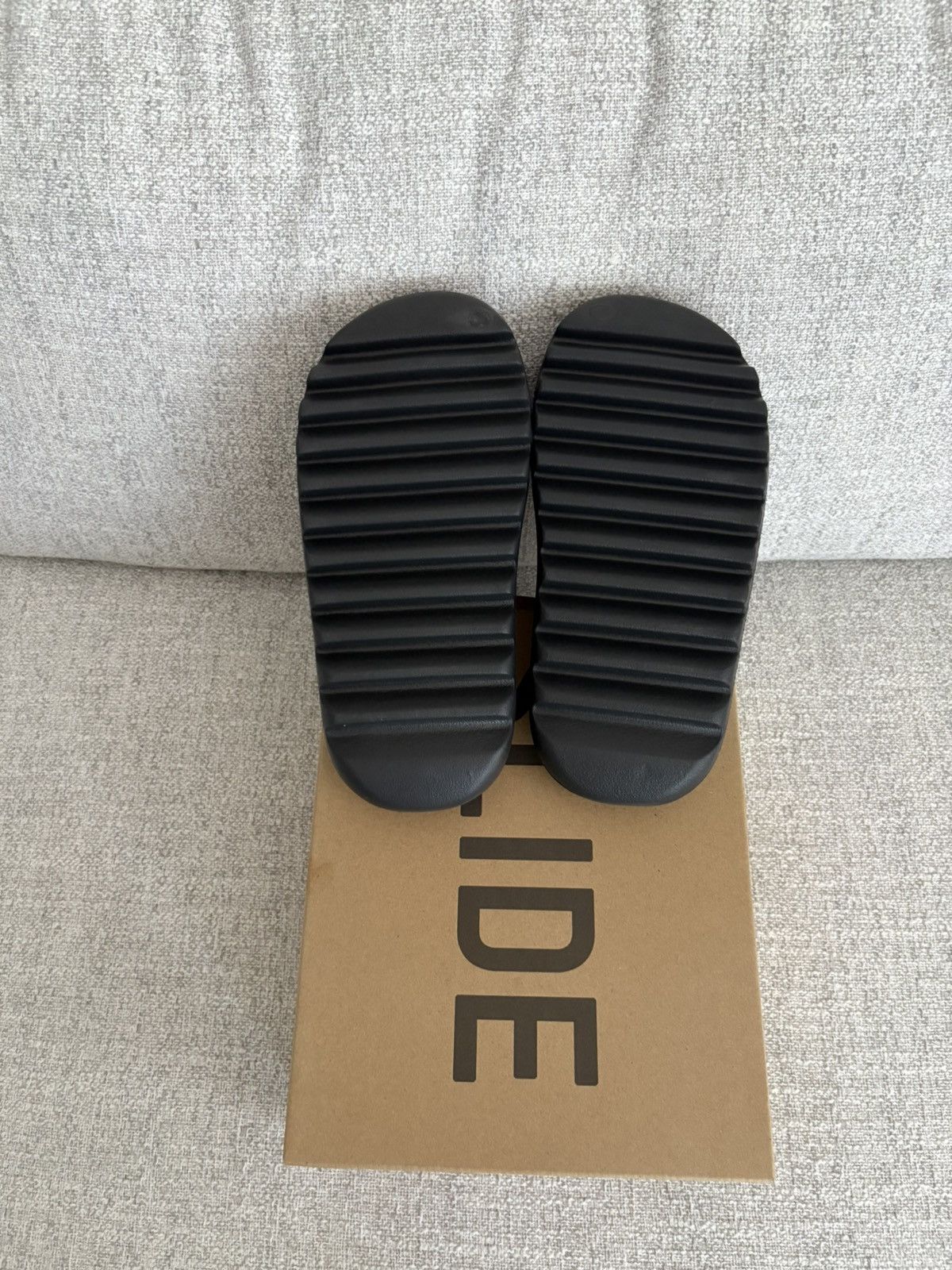 Yeezy Yeezy Slides “Dark Onyx” Size US 9 / EU 42 - 3 Thumbnail