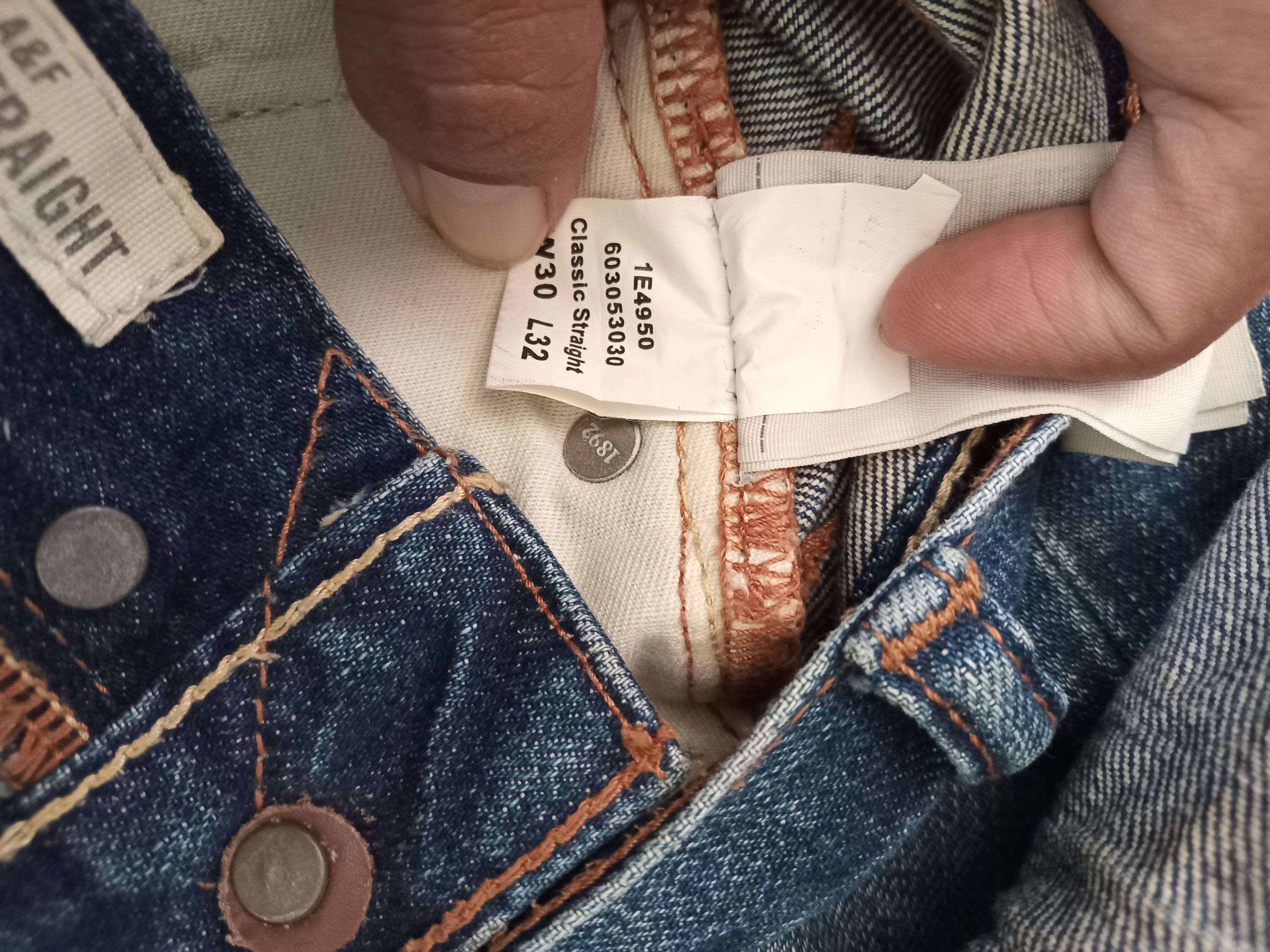 Abercrombie & Fitch × Japanese Brand A&F Classic Straight Ripped Distressed Jeans Pants Size US 32 / EU 48 - 8 Thumbnail