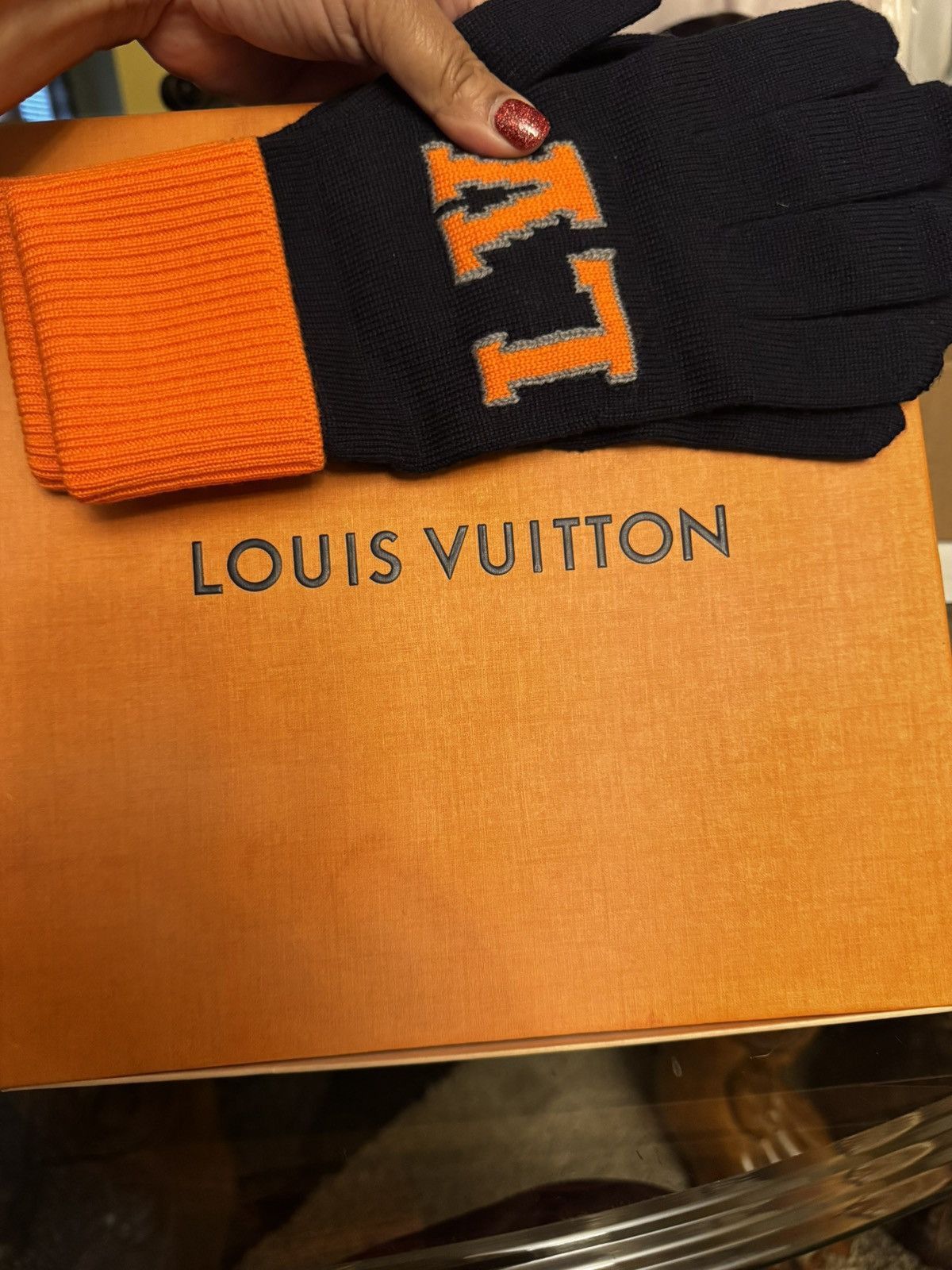 Louis Vuitton Louis Vuitton Gon Louis Marine Large Navy & Orange Gloves Size ONE SIZE - 10 Thumbnail