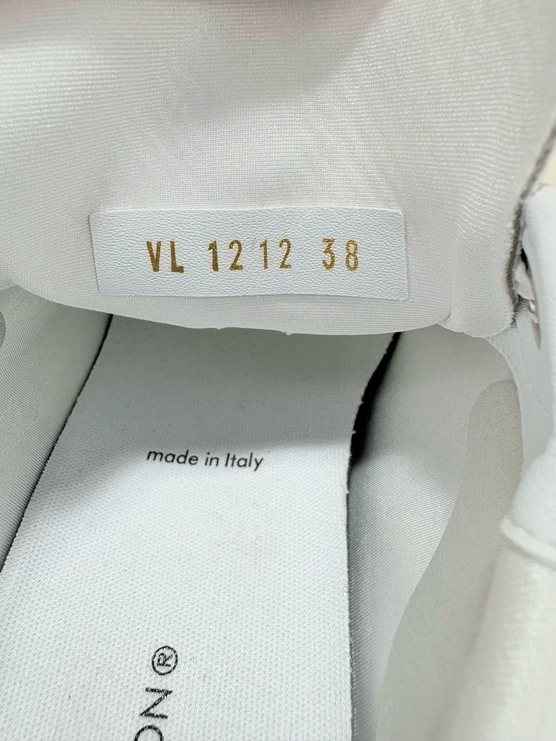 Louis Vuitton Louis Vuitton RUN55 presbyopic sneakers Size US 5.5 / EU 38 - 6 Thumbnail
