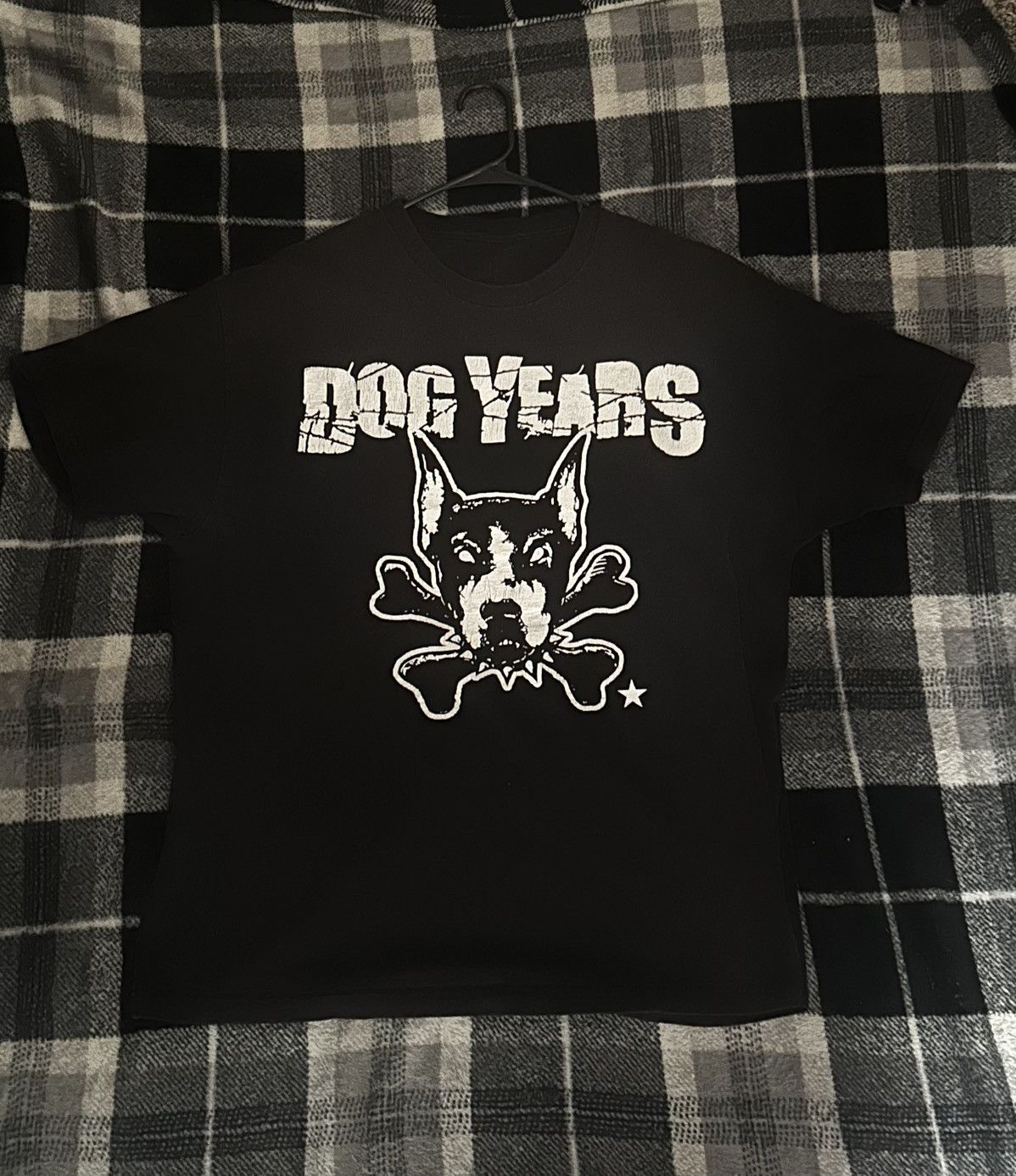 Zumiez Dog years skate club rare crossbones tee Size US XL / EU 56 / 4 - 1 Thumbnail