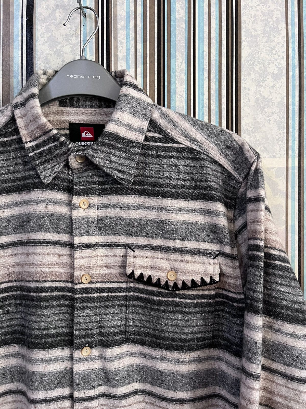 Quiksilver Mountain & wave embroidery striped #D2 Size US M / EU 48-50 / 2 - 3 Thumbnail