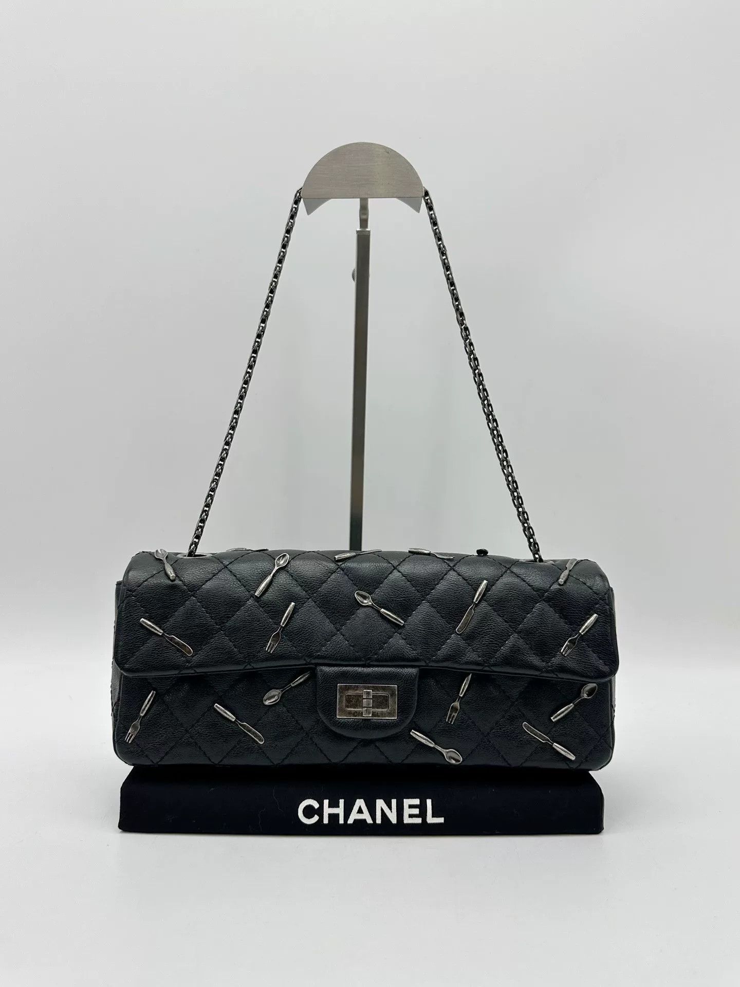 Chanel Pre-loved Bag Very good condition Size ONE SIZE - 1 Thumbnail