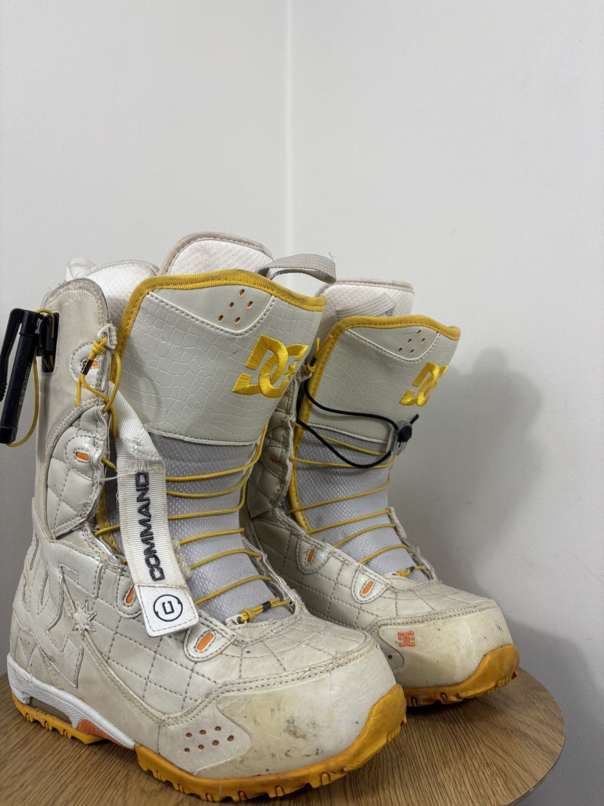 DC DC Nib Graphix Turtle Dove Women’s Snowboard Boots Size US 7 / IT 37 - 5 Thumbnail