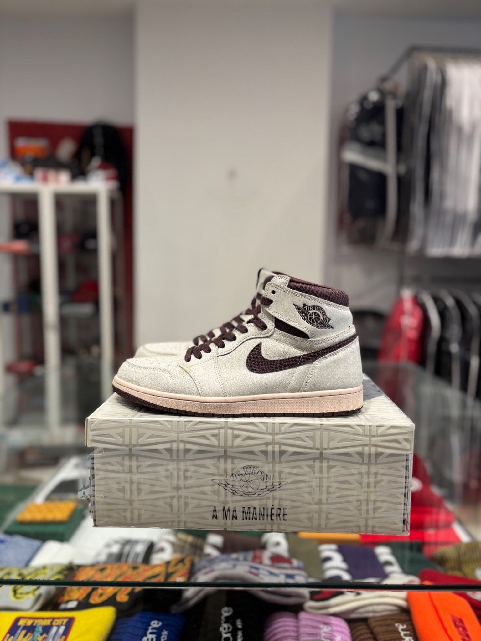 Jordan Brand Jordan 1 High OG A Ma Maniere Size US 10.5 / EU 43-44 - 3 Thumbnail