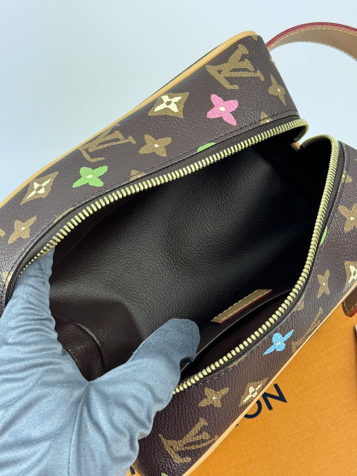Louis Vuitton X TYLOR THE CREATOR TROUSSE TOILETTE LOCKER DOPP KIT M47069 Size ONE SIZE - 7 Thumbnail
