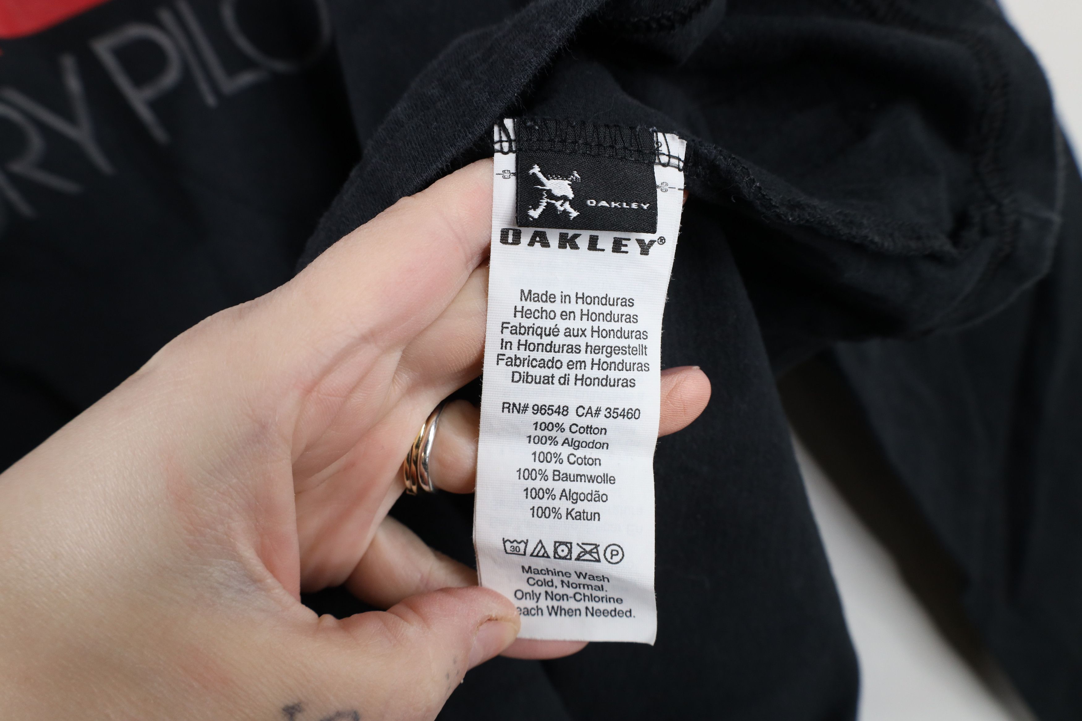 Oakley × Vintage Vintage Oakley Slim Fit Spell Out Long Sleeve T-Shirt Black Size US M / EU 48-50 / 2 - 7 Thumbnail