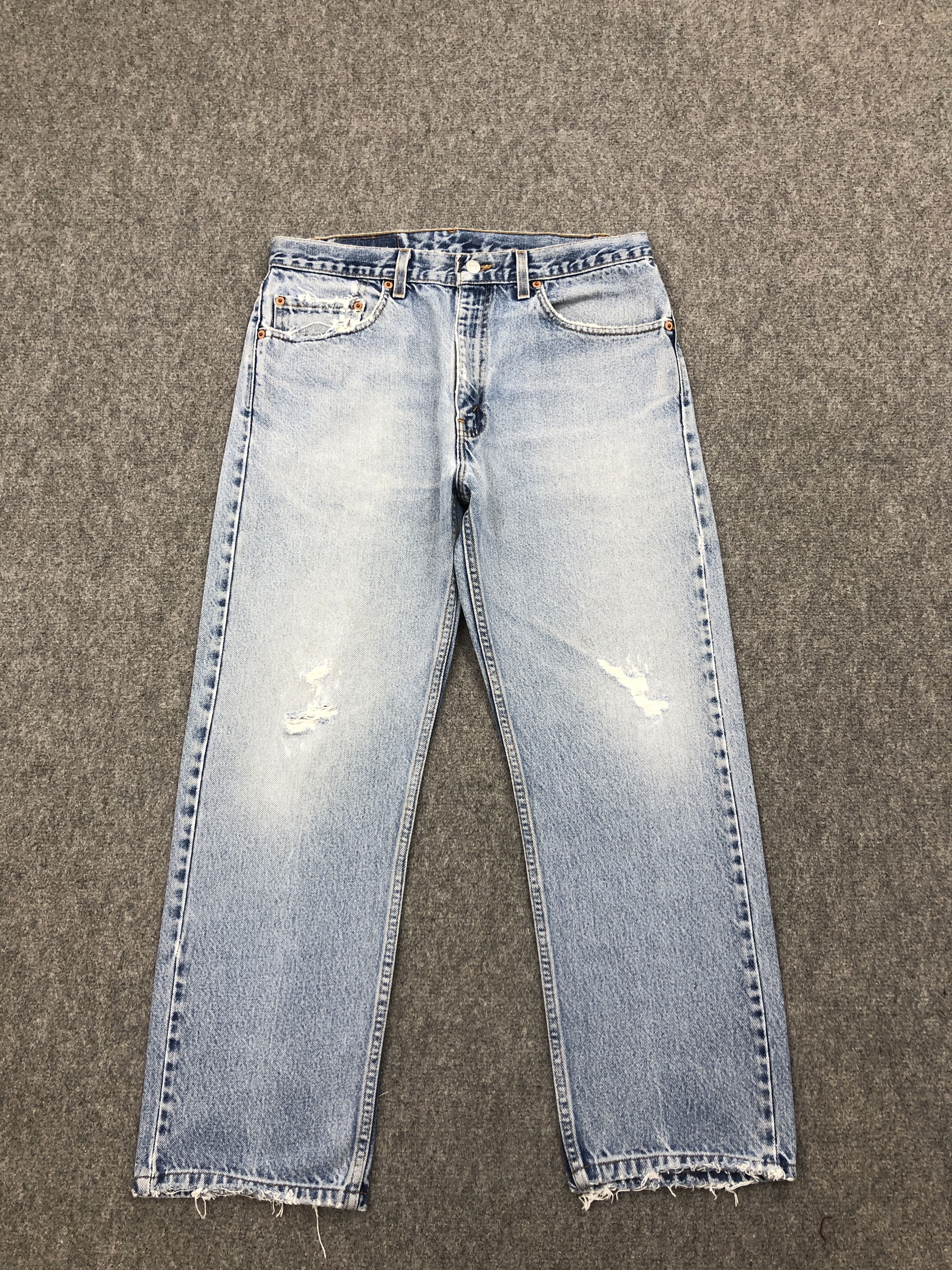 Levi's × Vintage Distressed Vintage 90s Levi's 505 Light Blue Washed Jeans Size US 32 / EU 48 - 1 Thumbnail