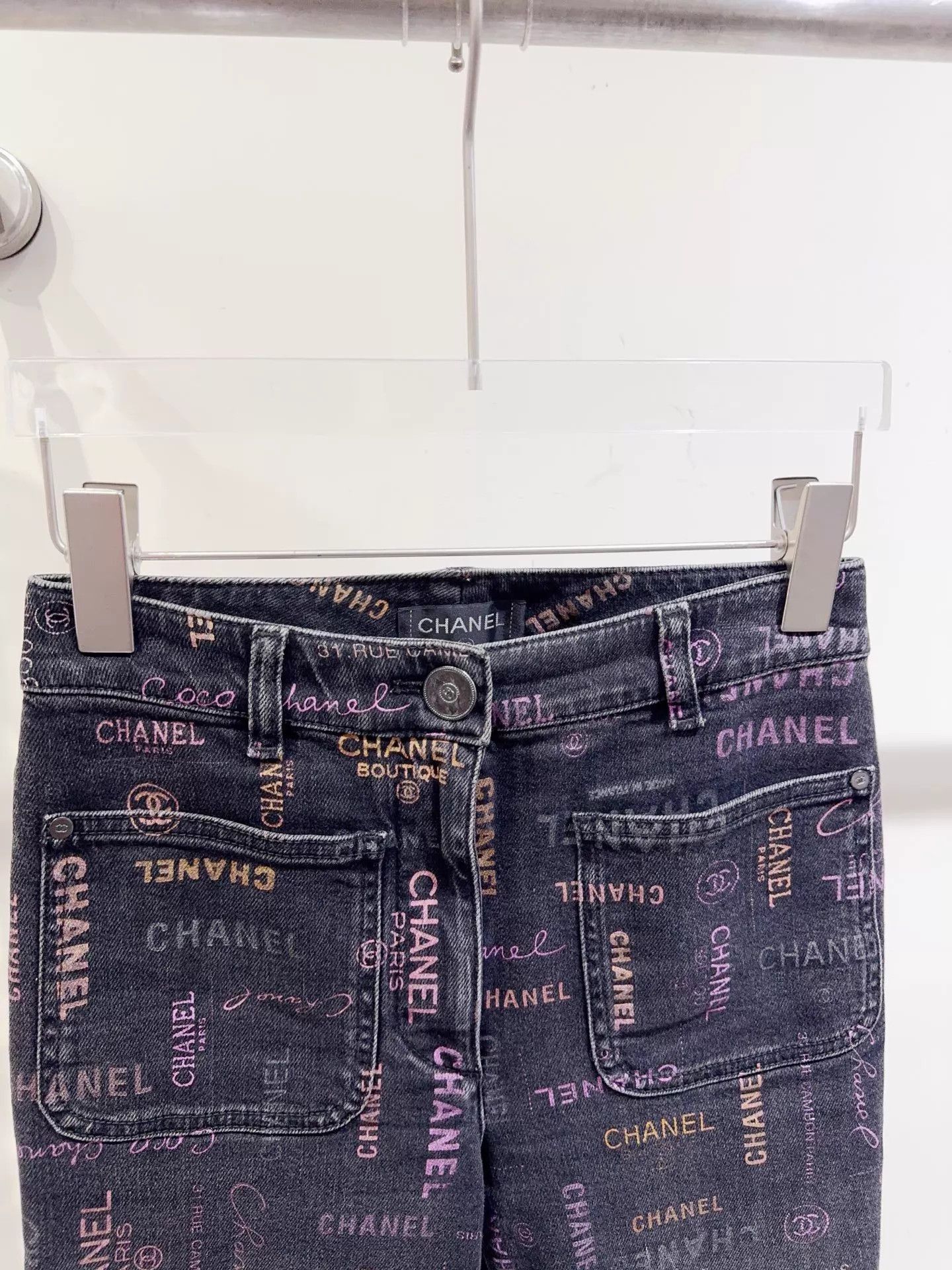 Chanel Chanel 22P Graffiti High-Waisted Jeans 34 Mint Size 25" / US 0 / IT 36 - 2 Thumbnail
