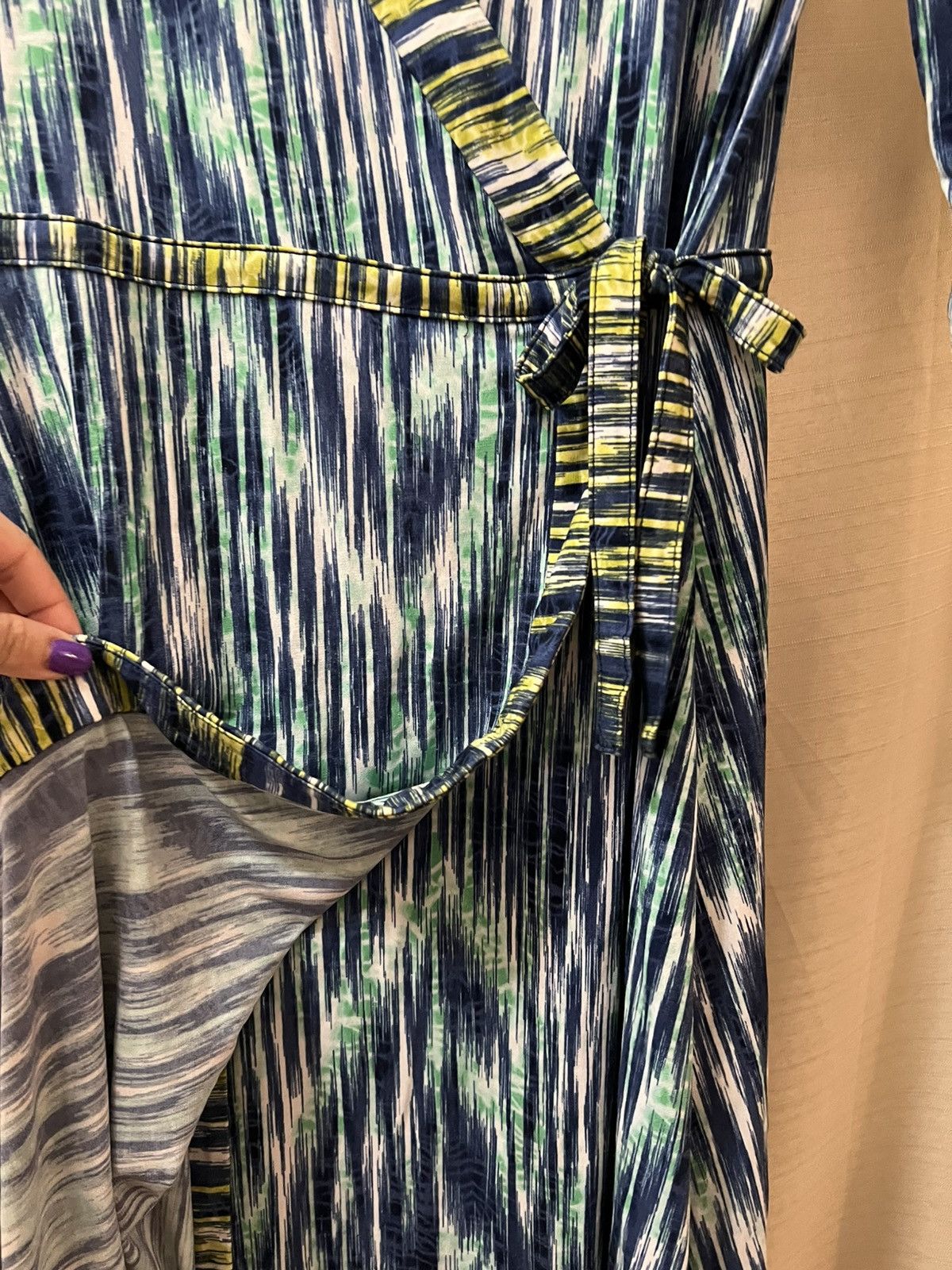 Bcbgmaxazria Bcbgmaxazria wrap dress size small Size S / US 4 / IT 40 - 4 Thumbnail