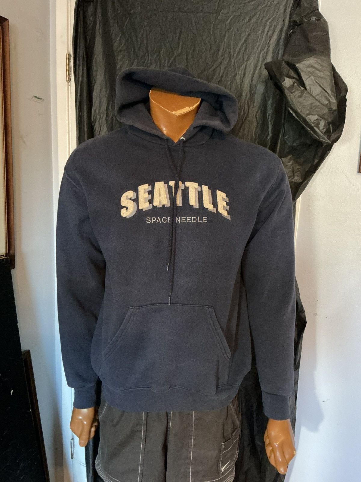 Vintage Vintage Seattle Space Needle Navy Souvenir Pullover Hoodie Size US L / EU 52-54 / 3 - 9 Thumbnail