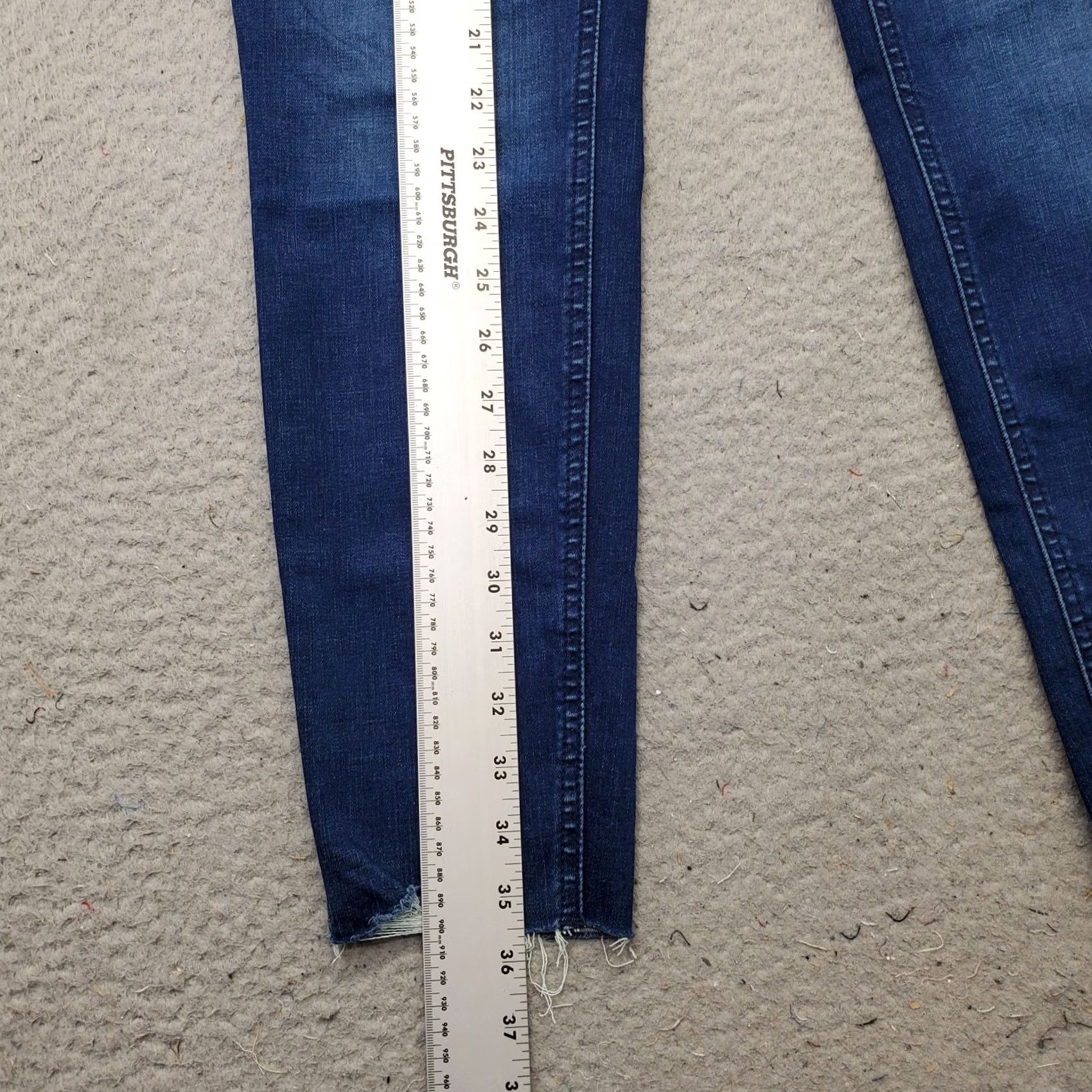 Old Navy Old Navy Rockstar Jeans Women 10 Blue Denim Super Skinny Built in Sculpt Raw Hem Jeans Womens Size 10 Blue Denim 5-Pocket Design Regular Fit Size 32" / US 10 / IT 46 - 3 Thumbnail