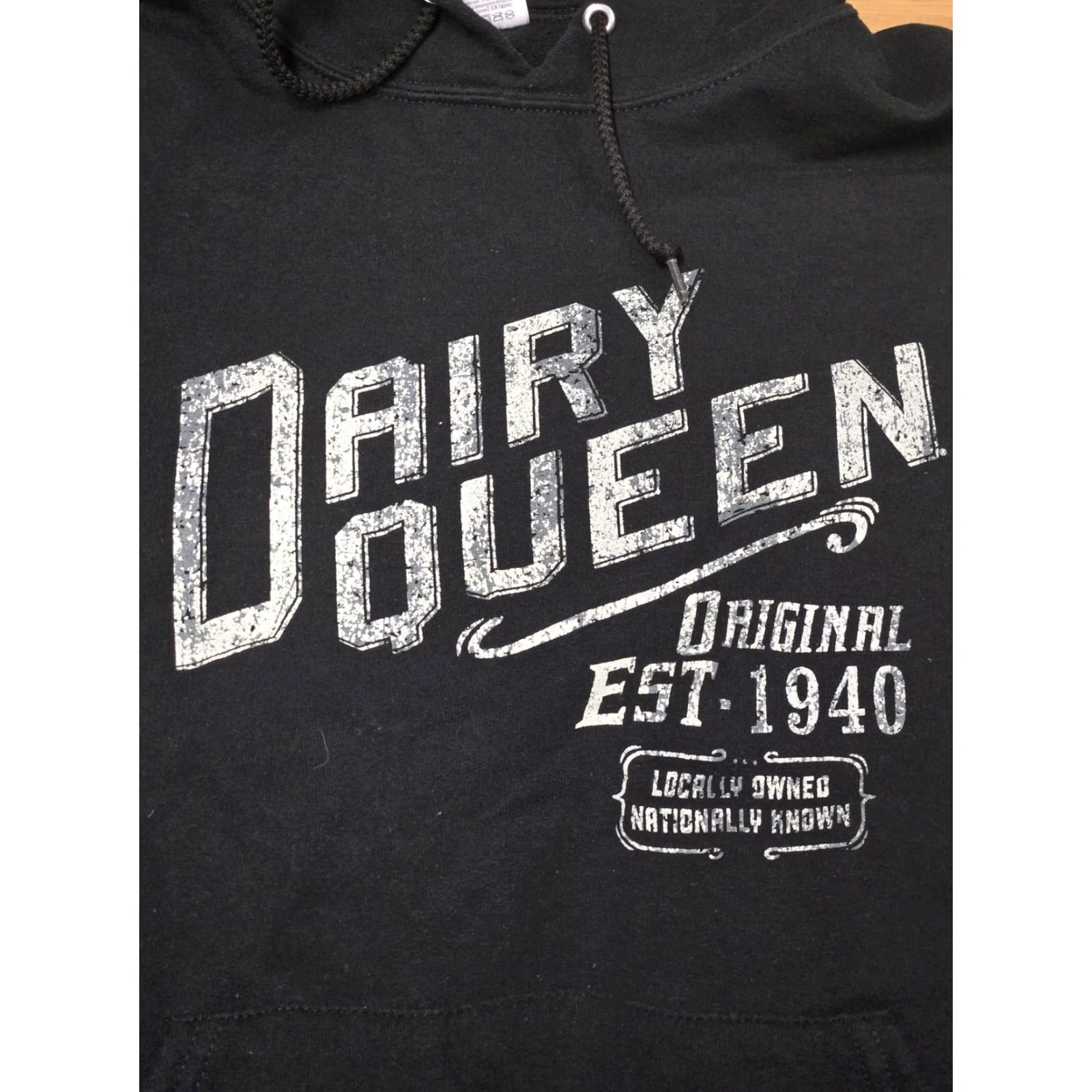 Jerzees Dairy Queen Hoodie Mens L Black Pullover Fleece Graphic Print Jerzees NuBlend Kangaroo Pocket Size US L / EU 52-54 / 3 - 4 Thumbnail