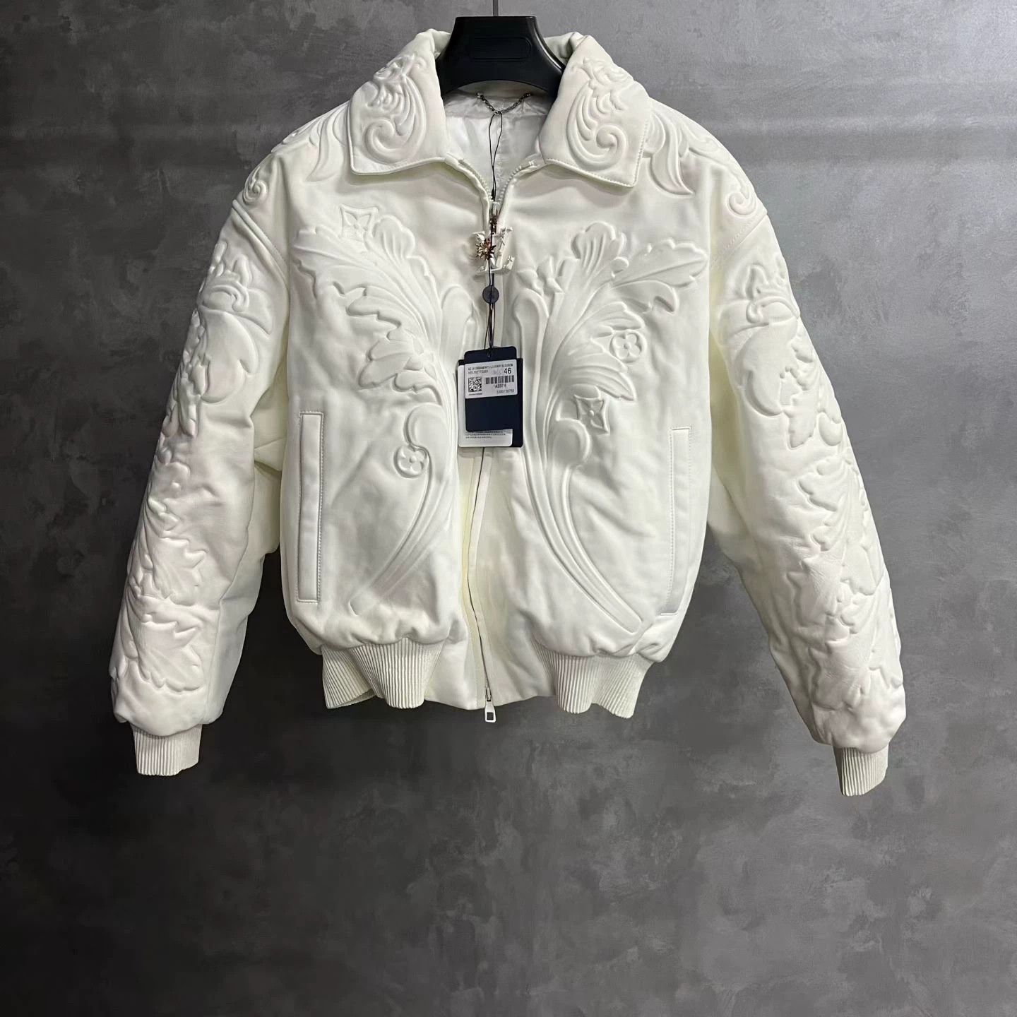 Louis Vuitton Louis Vuitton White Designer Casual Size XXL / US 16-18 / IT 52-54 - 1 Thumbnail