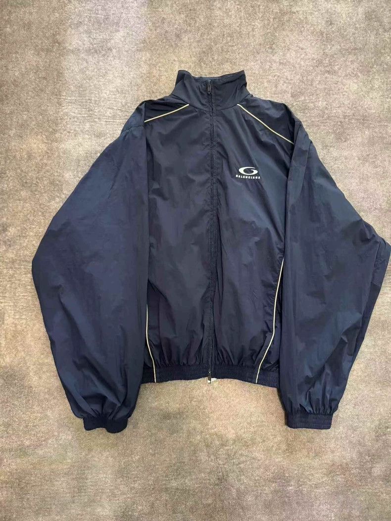 Balenciaga Balenciaga Round Ring Embroidered Logo Zip Windbreaker Jac Size US XS / EU 42 / 0 - 1 Thumbnail