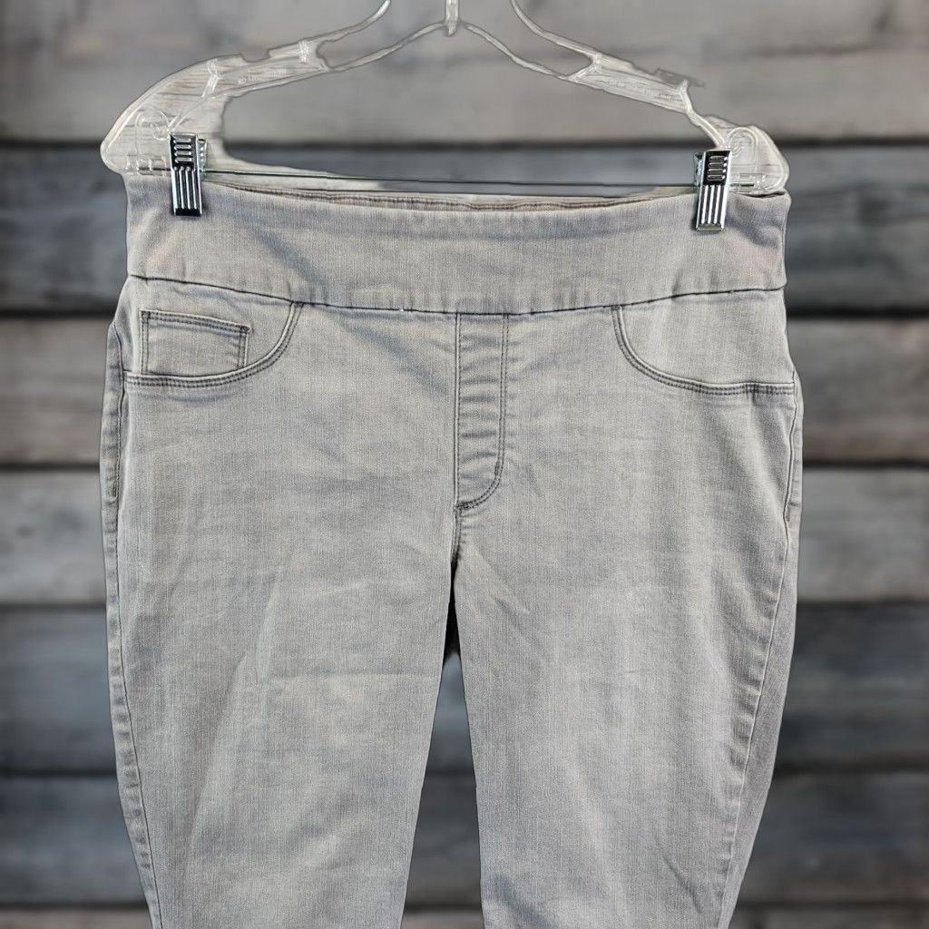 Vintage Chico's Womens Capri Jeans Slim Leg Sz 8 Gray Pull On Mid Rise Denim 17.5 Inseam Womens Size 30" / US 8 / IT 44 - 1 Thumbnail