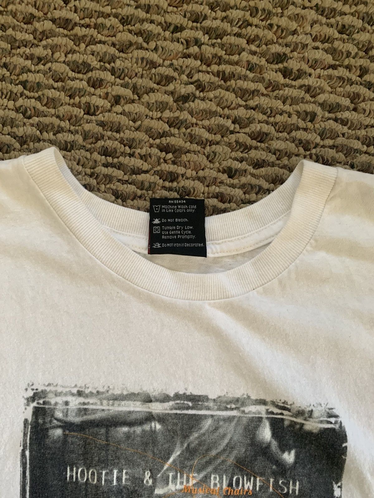 Band Tees Vintage Hootie & The Blowfish Musical Chairs Tee Size XL Size US XL / EU 56 / 4 - 4 Thumbnail